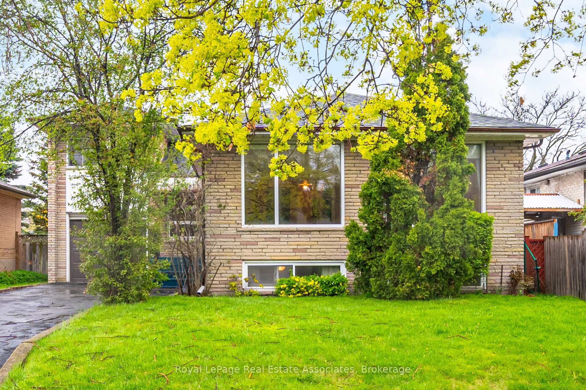Photo 1 of 193 Kingsview Boulevard, Etobicoke, Kingsview Village-The Westway — HOMEH