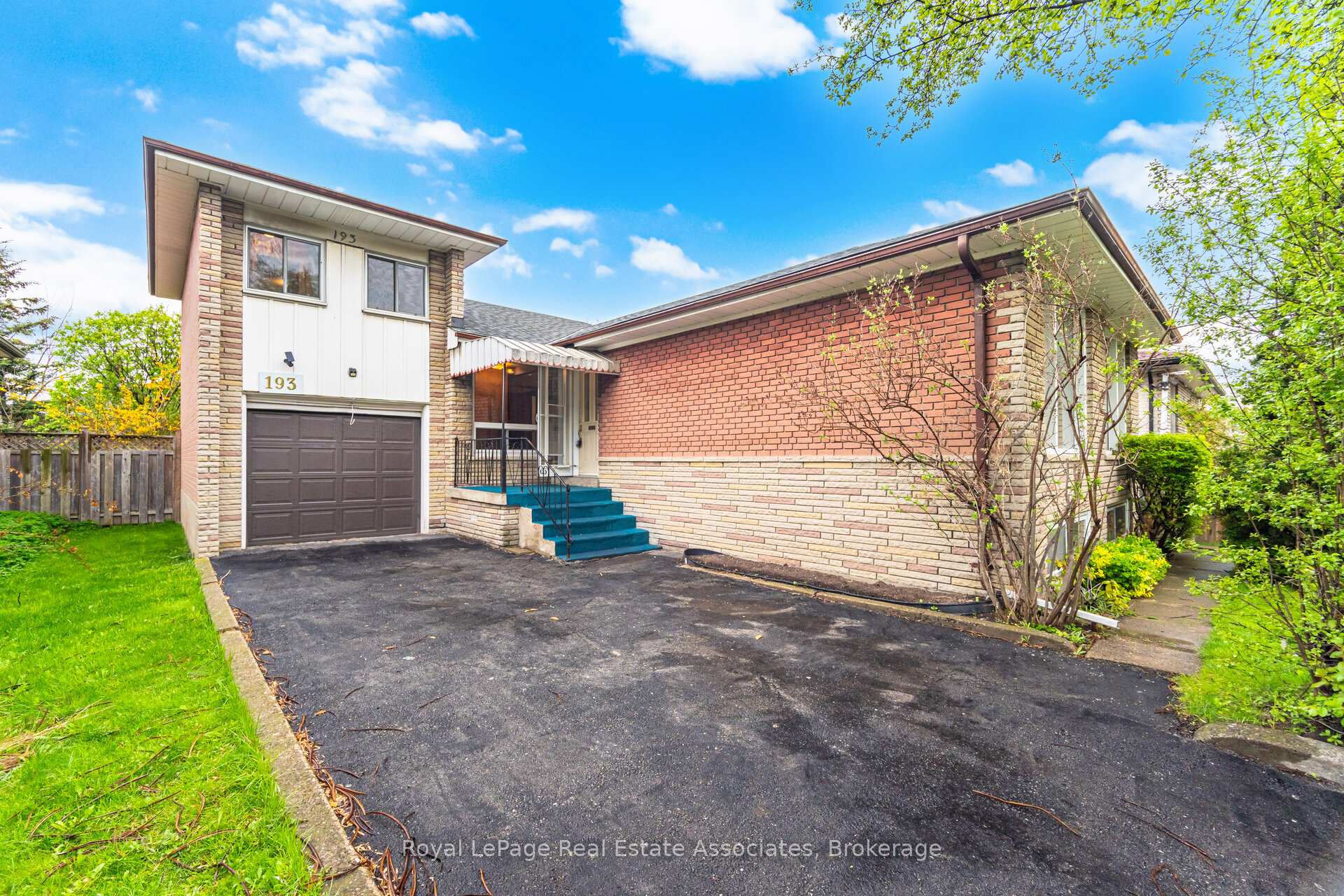 Photo 3 of 193 Kingsview Boulevard, Etobicoke, Kingsview Village-The Westway — HOMEH
