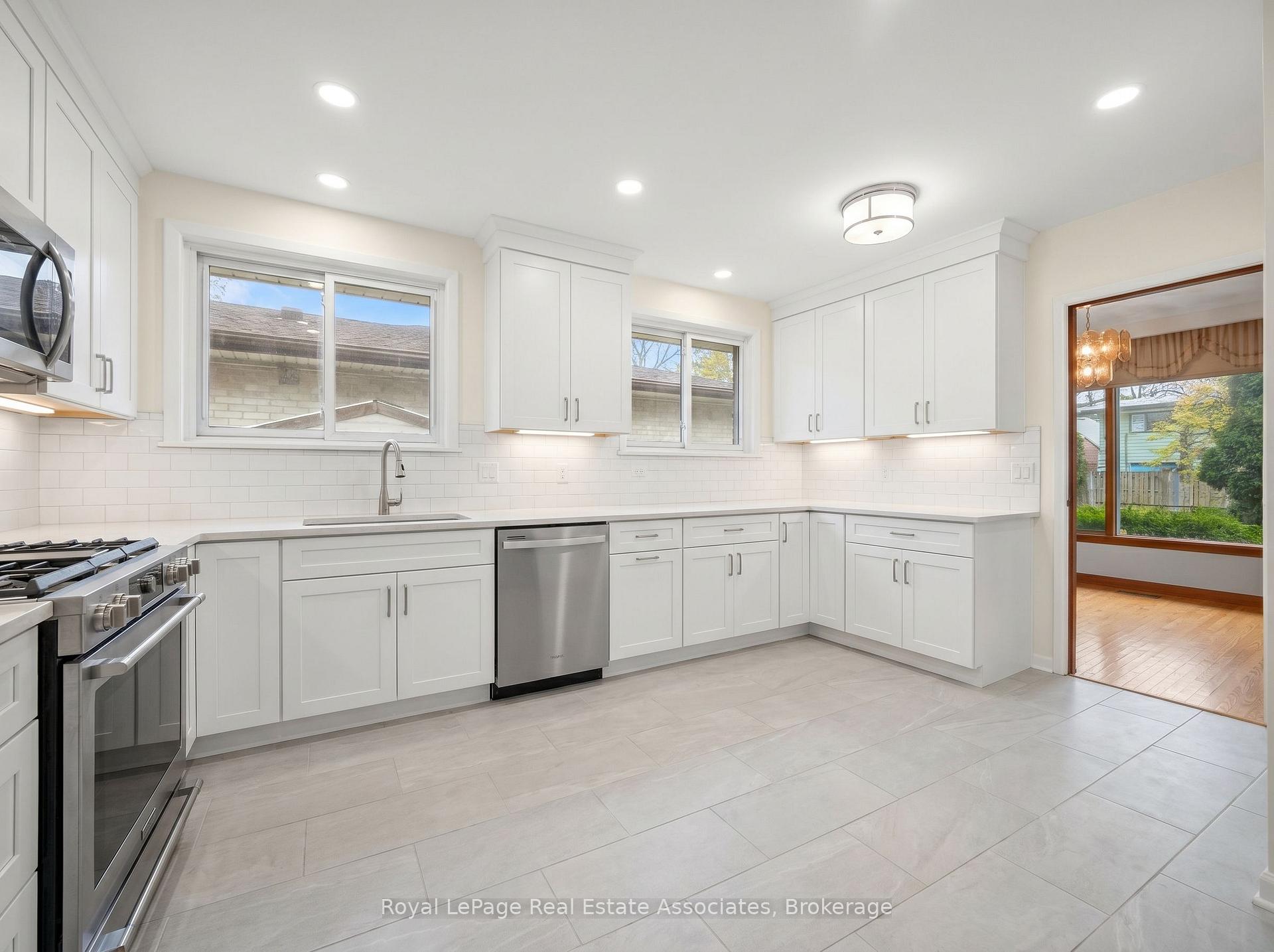 Photo 20 of 193 Kingsview Boulevard, Etobicoke, Kingsview Village-The Westway — HOMEH