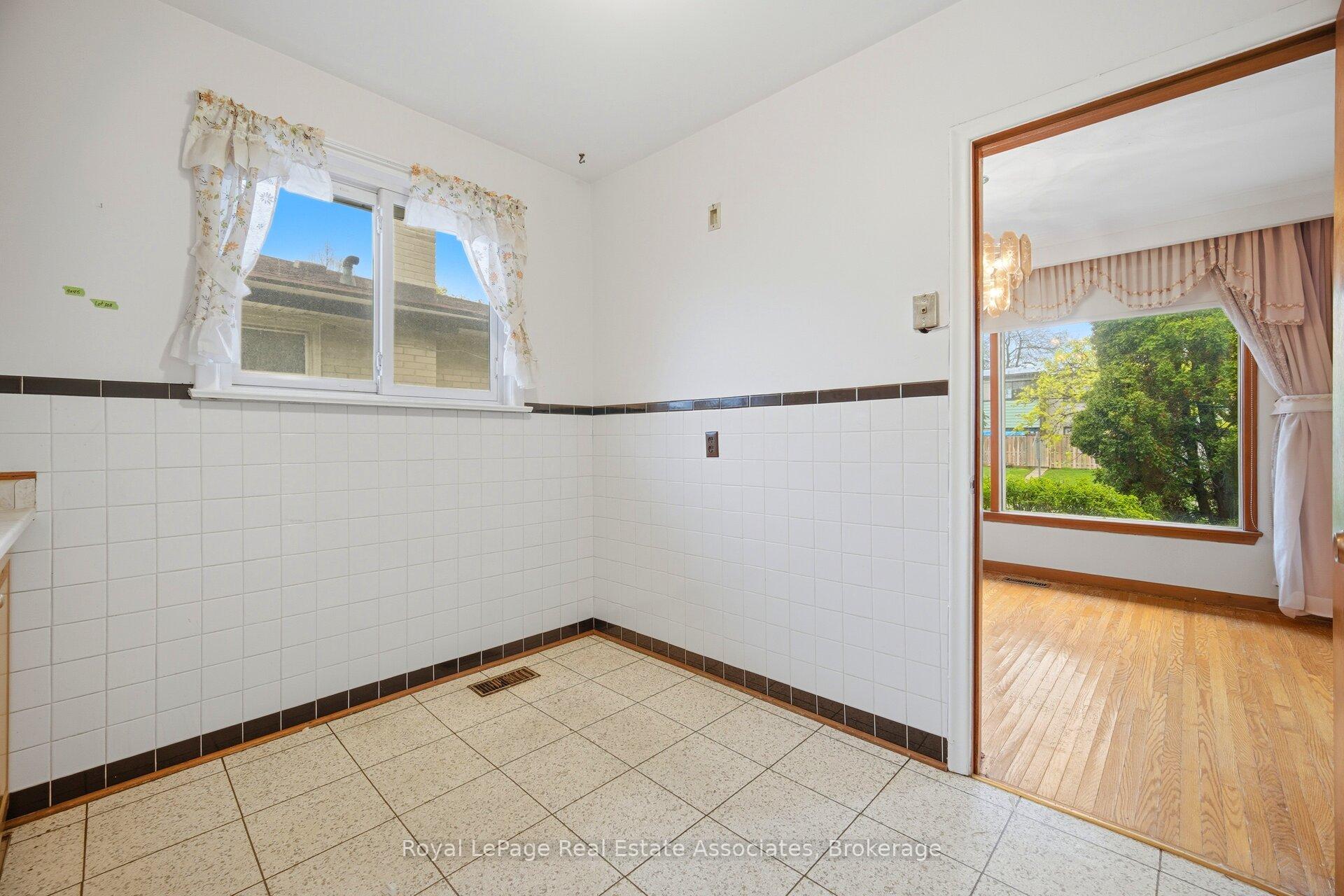 Photo 21 of 193 Kingsview Boulevard, Etobicoke, Kingsview Village-The Westway — HOMEH