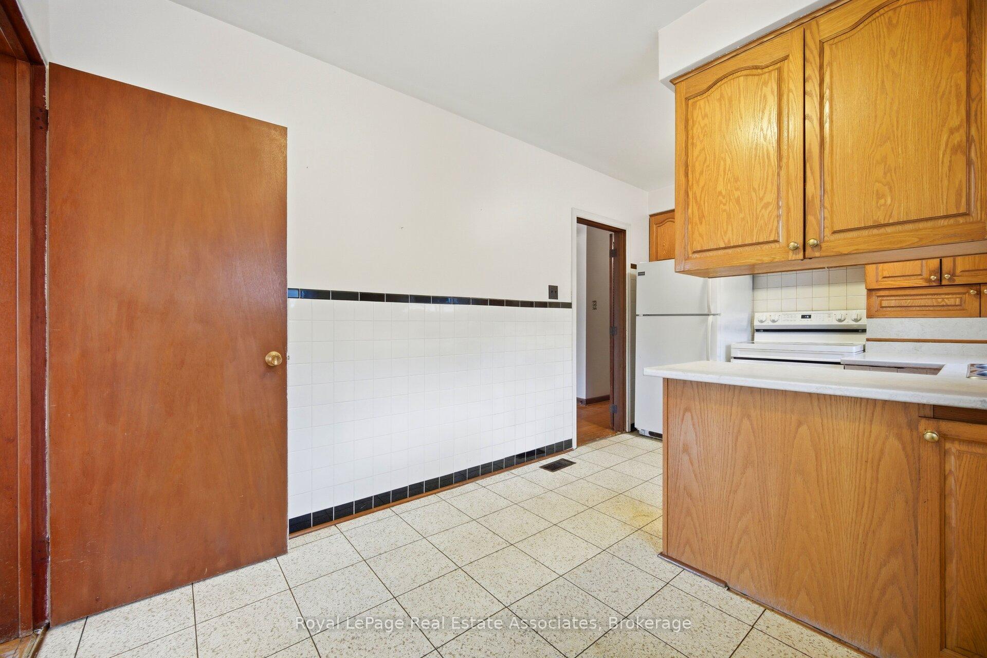 Photo 22 of 193 Kingsview Boulevard, Etobicoke, Kingsview Village-The Westway — HOMEH