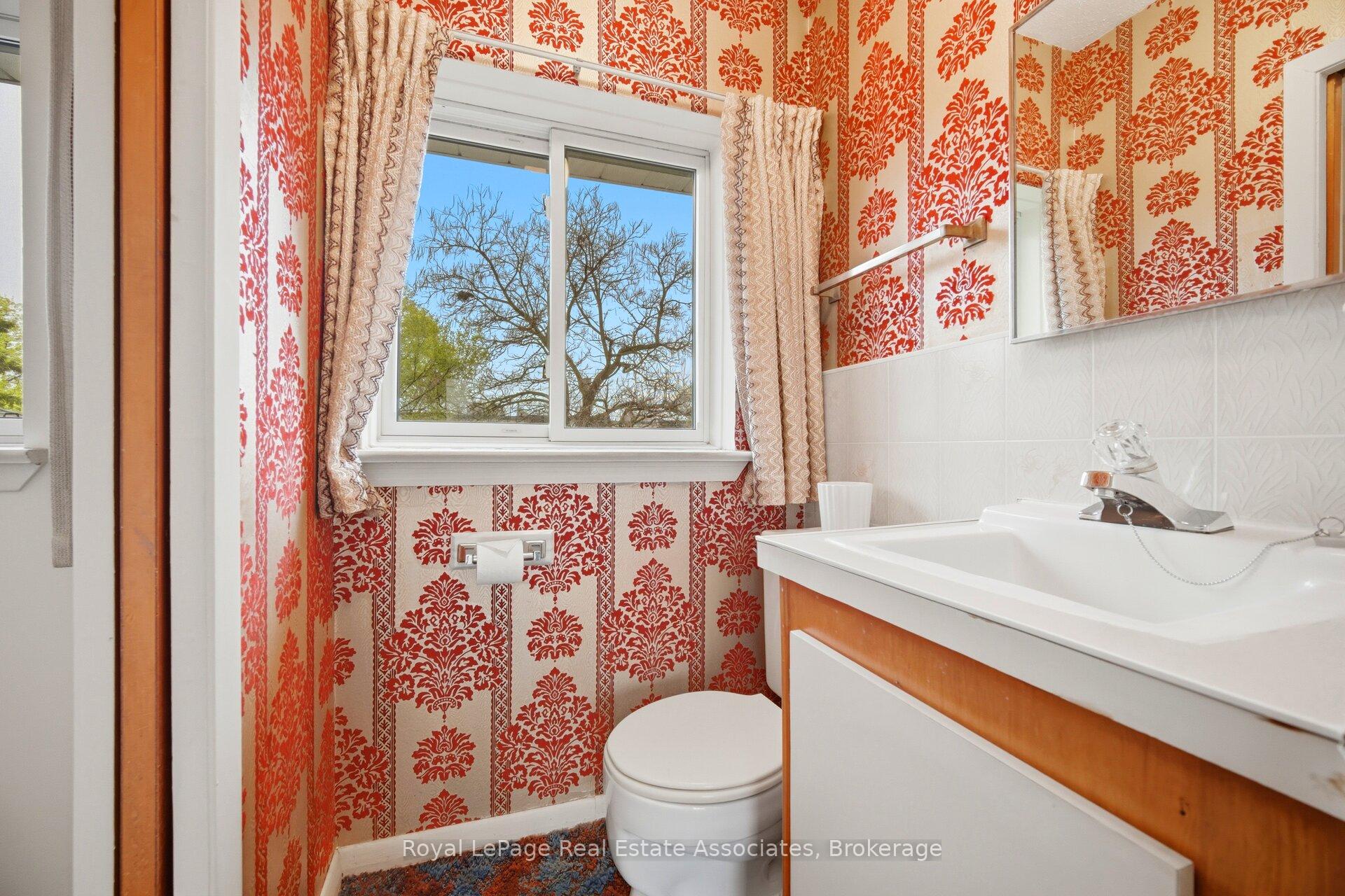 Photo 29 of 193 Kingsview Boulevard, Etobicoke, Kingsview Village-The Westway — HOMEH