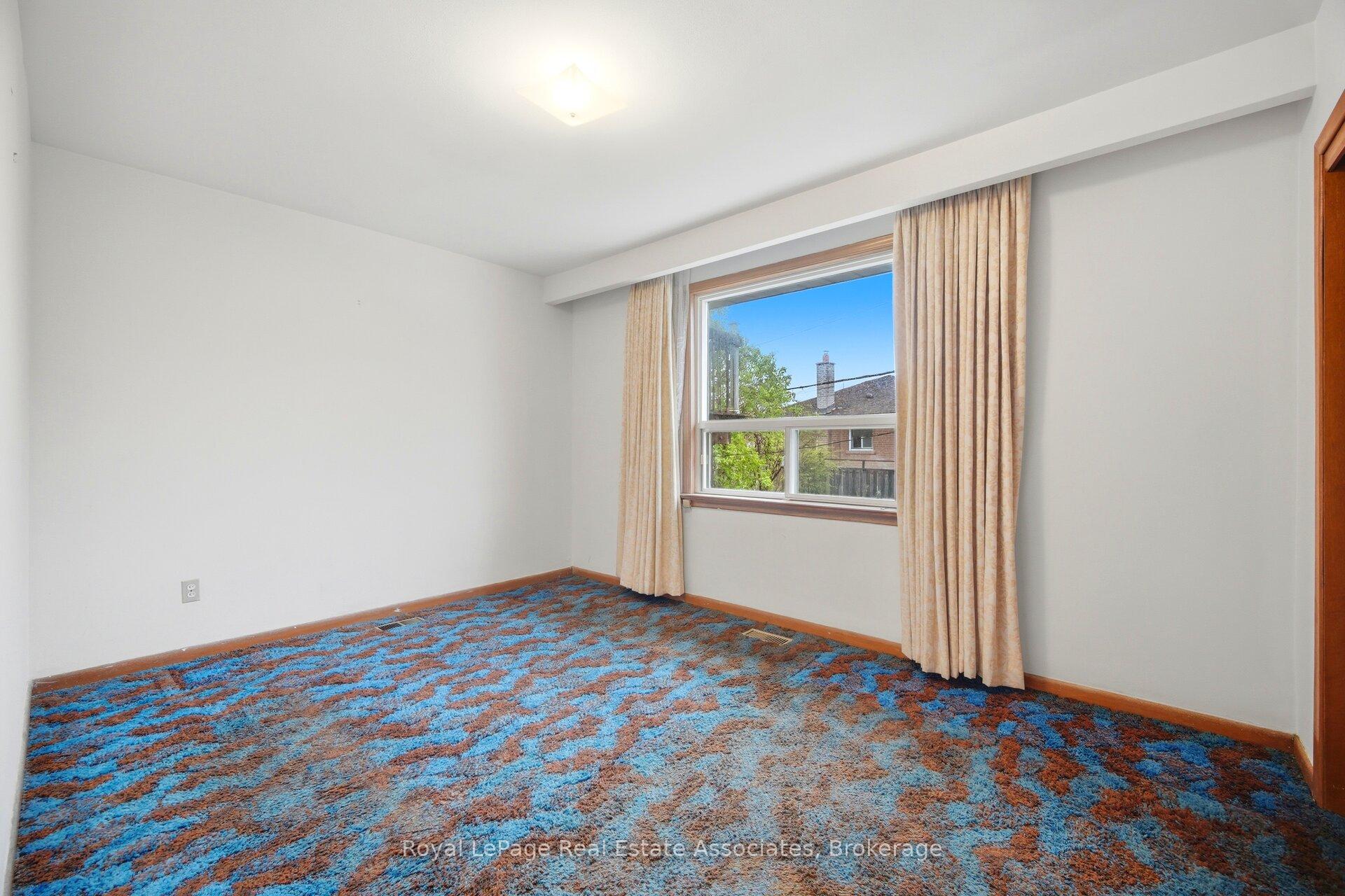 Photo 33 of 193 Kingsview Boulevard, Etobicoke, Kingsview Village-The Westway — HOMEH