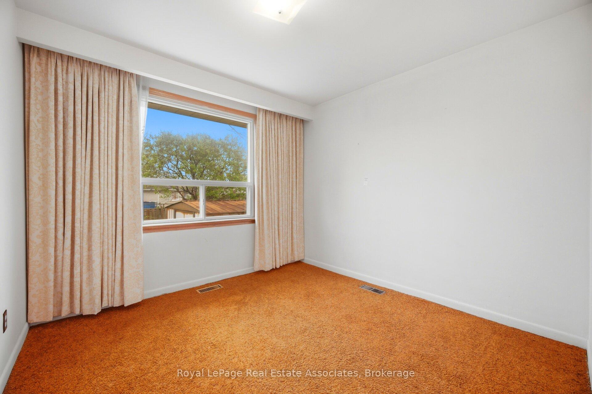 Photo 34 of 193 Kingsview Boulevard, Etobicoke, Kingsview Village-The Westway — HOMEH