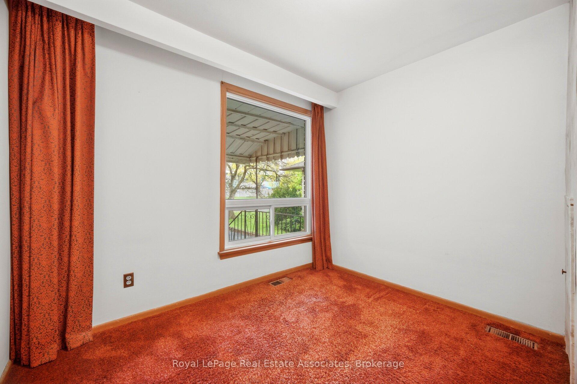 Photo 35 of 193 Kingsview Boulevard, Etobicoke, Kingsview Village-The Westway — HOMEH