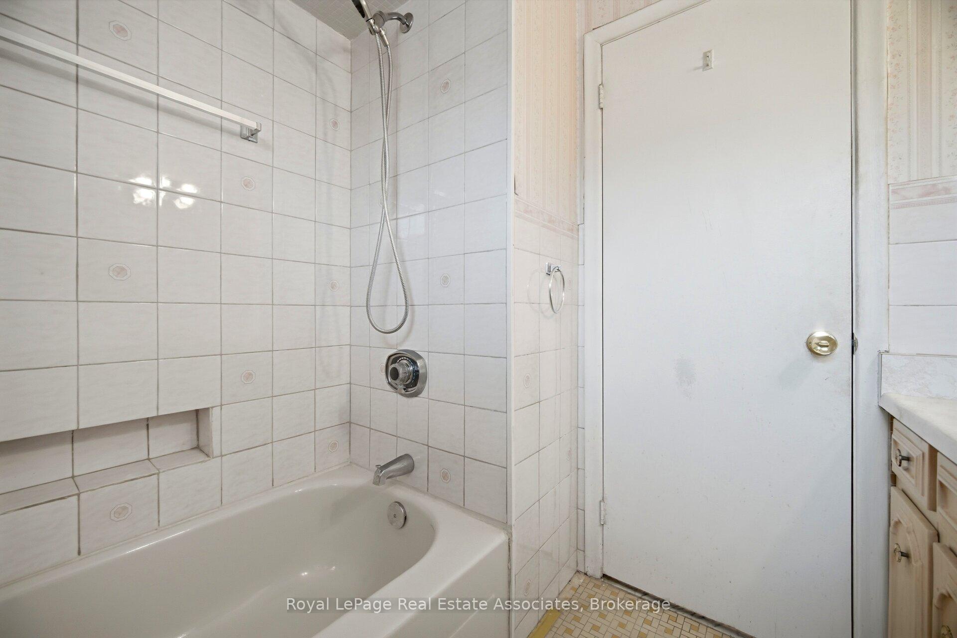 Photo 37 of 193 Kingsview Boulevard, Etobicoke, Kingsview Village-The Westway — HOMEH