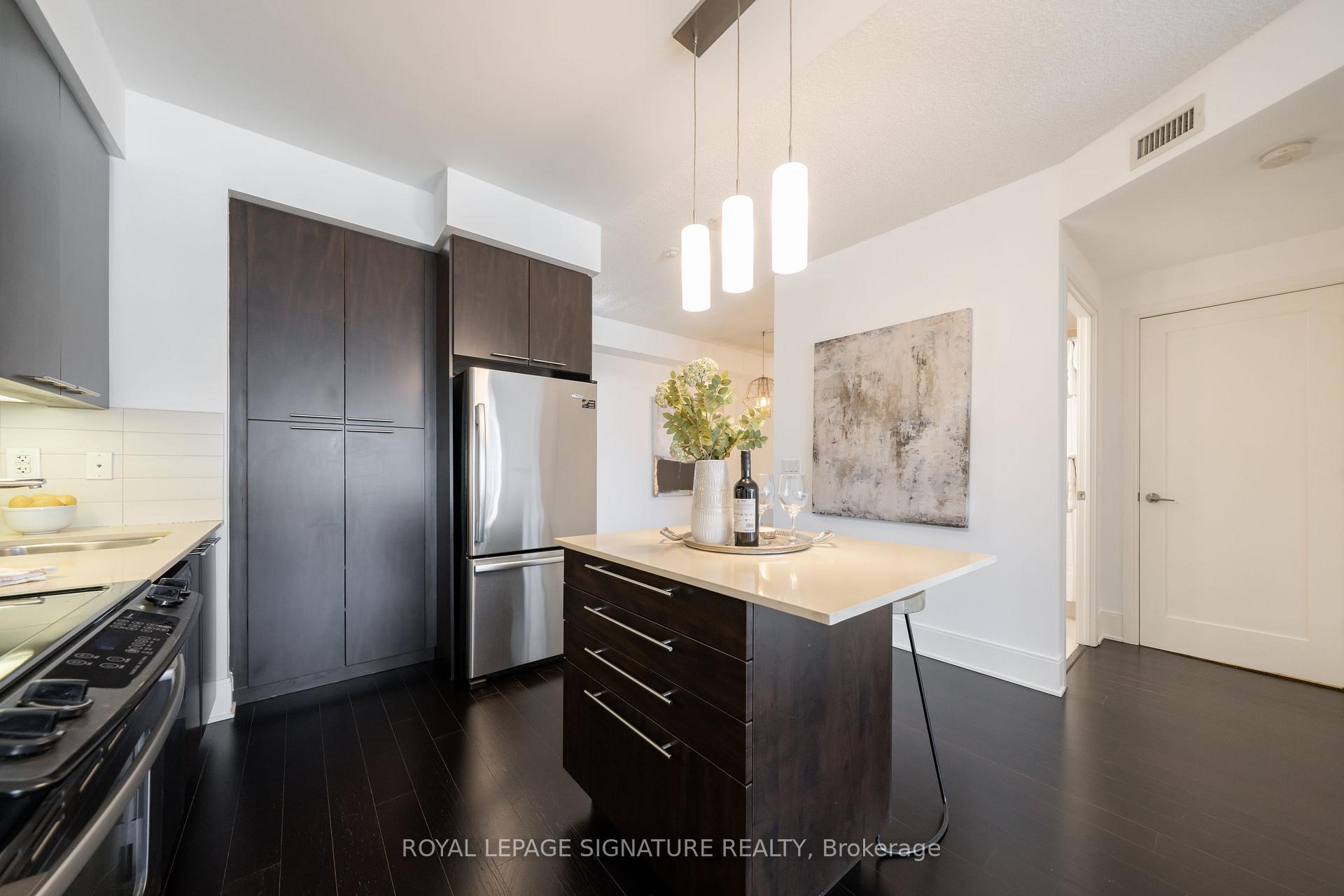 Photo 10 of Unit 1901, 25 Broadway Avenue, Toronto, Mount Pleasant West — HOMEH