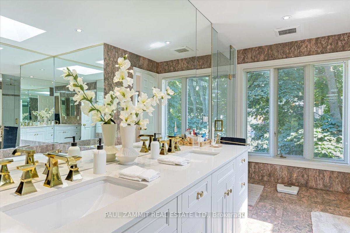 Photo 16 of 12 Old English Lane, Markham, Bayview Glen — HOMEH