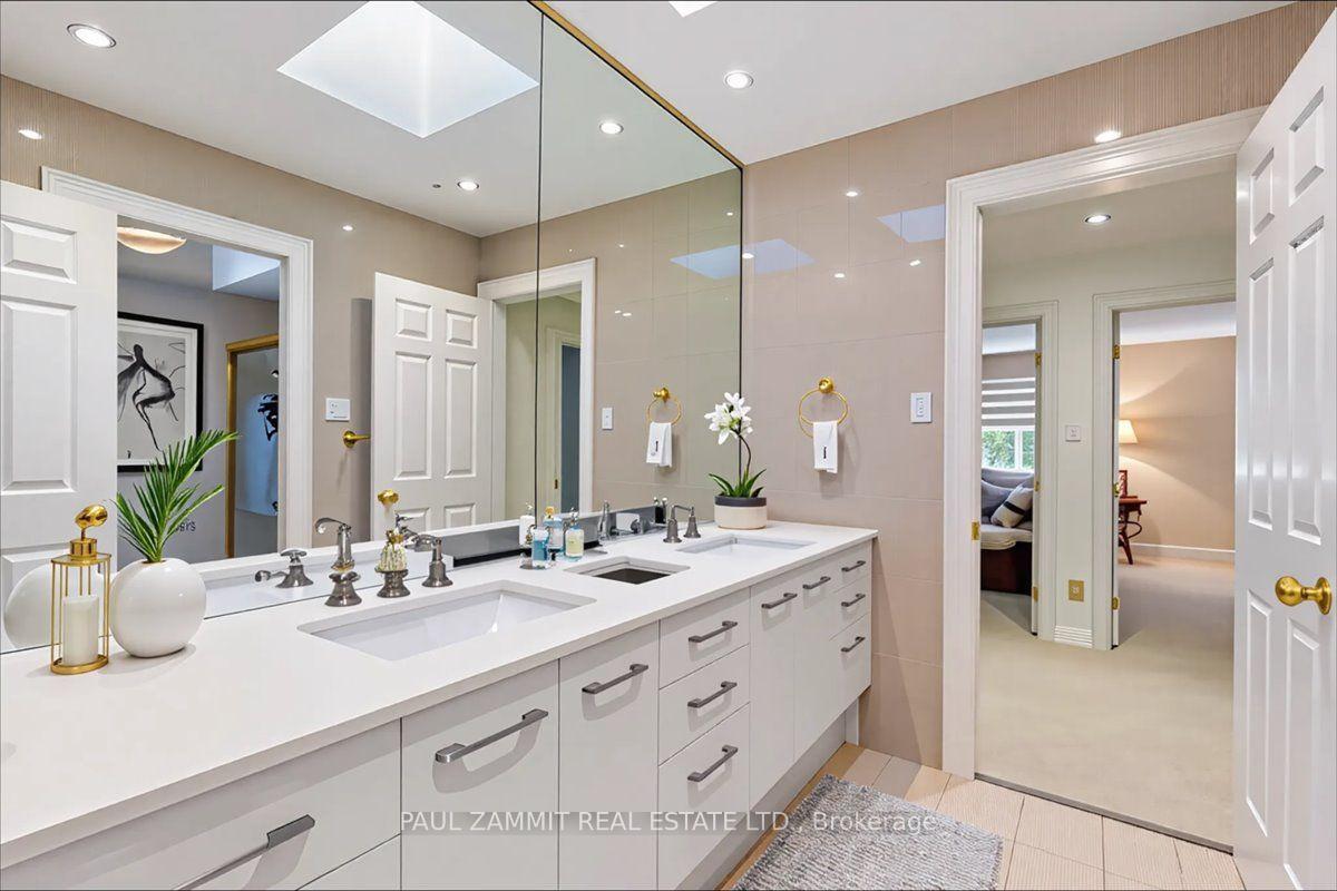Photo 18 of 12 Old English Lane, Markham, Bayview Glen — HOMEH