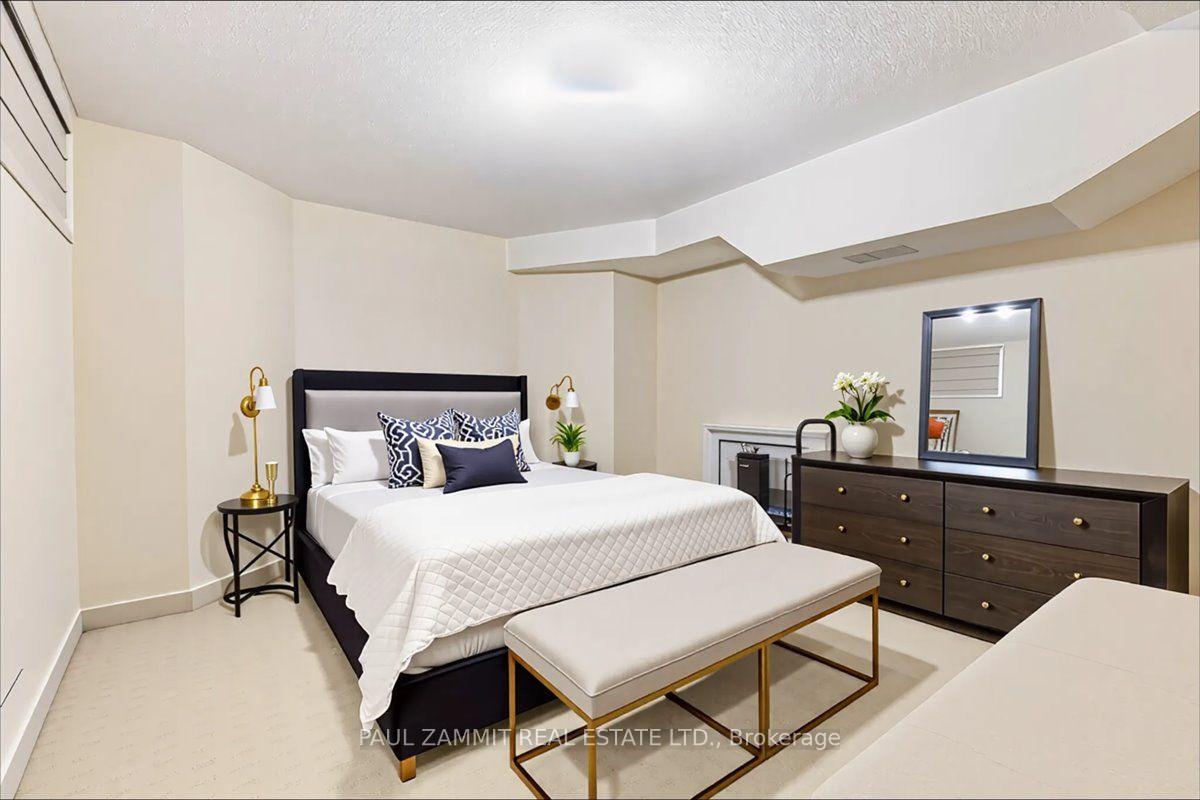 Photo 32 of 12 Old English Lane, Markham, Bayview Glen — HOMEH