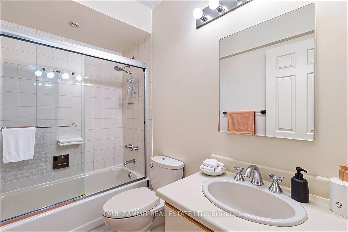 Photo 33 of 12 Old English Lane, Markham, Bayview Glen — HOMEH