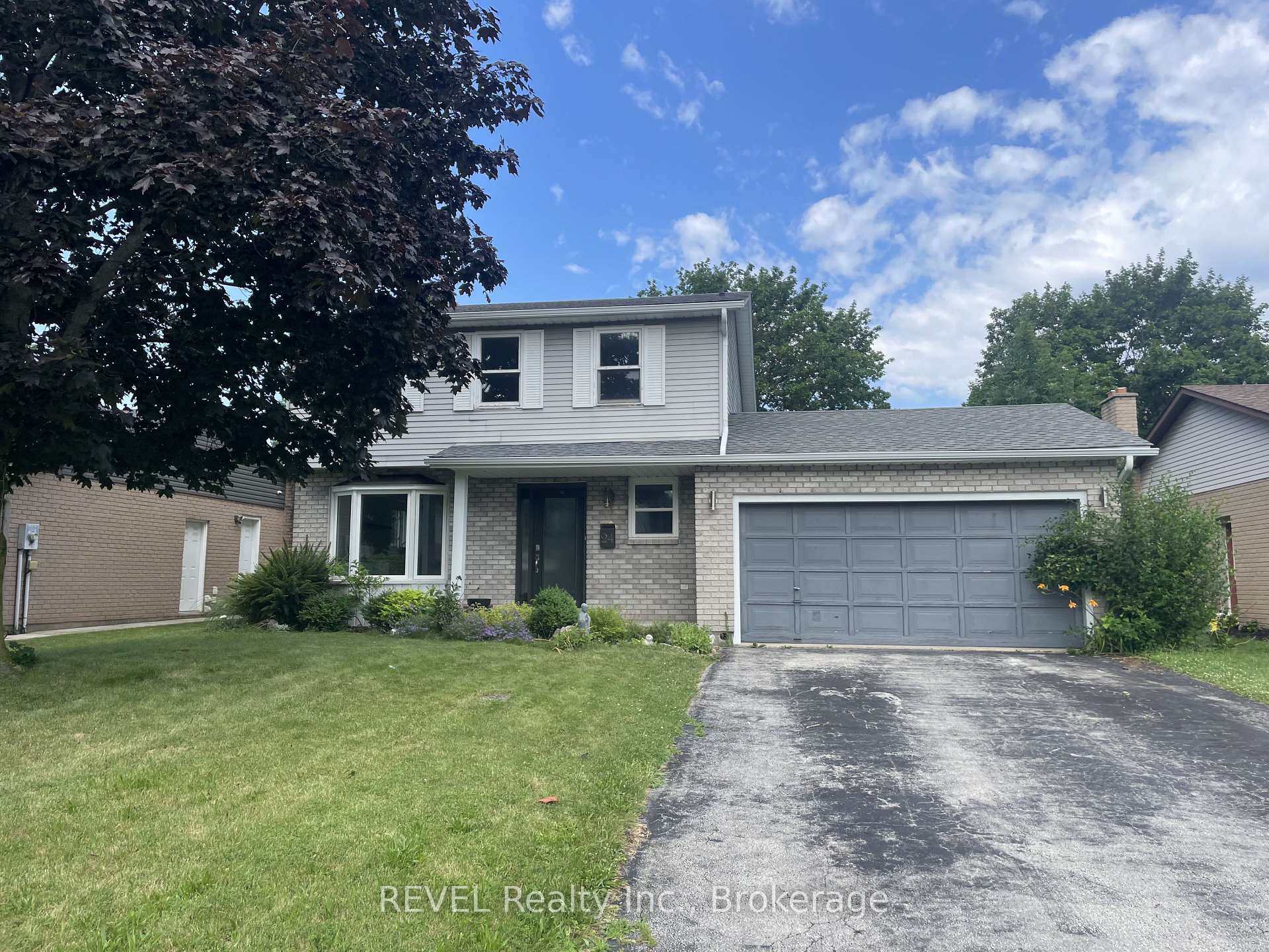 Photo 1 of 24 Rembrandt Drive, Grimsby, Grimsby Beach — HOMEH