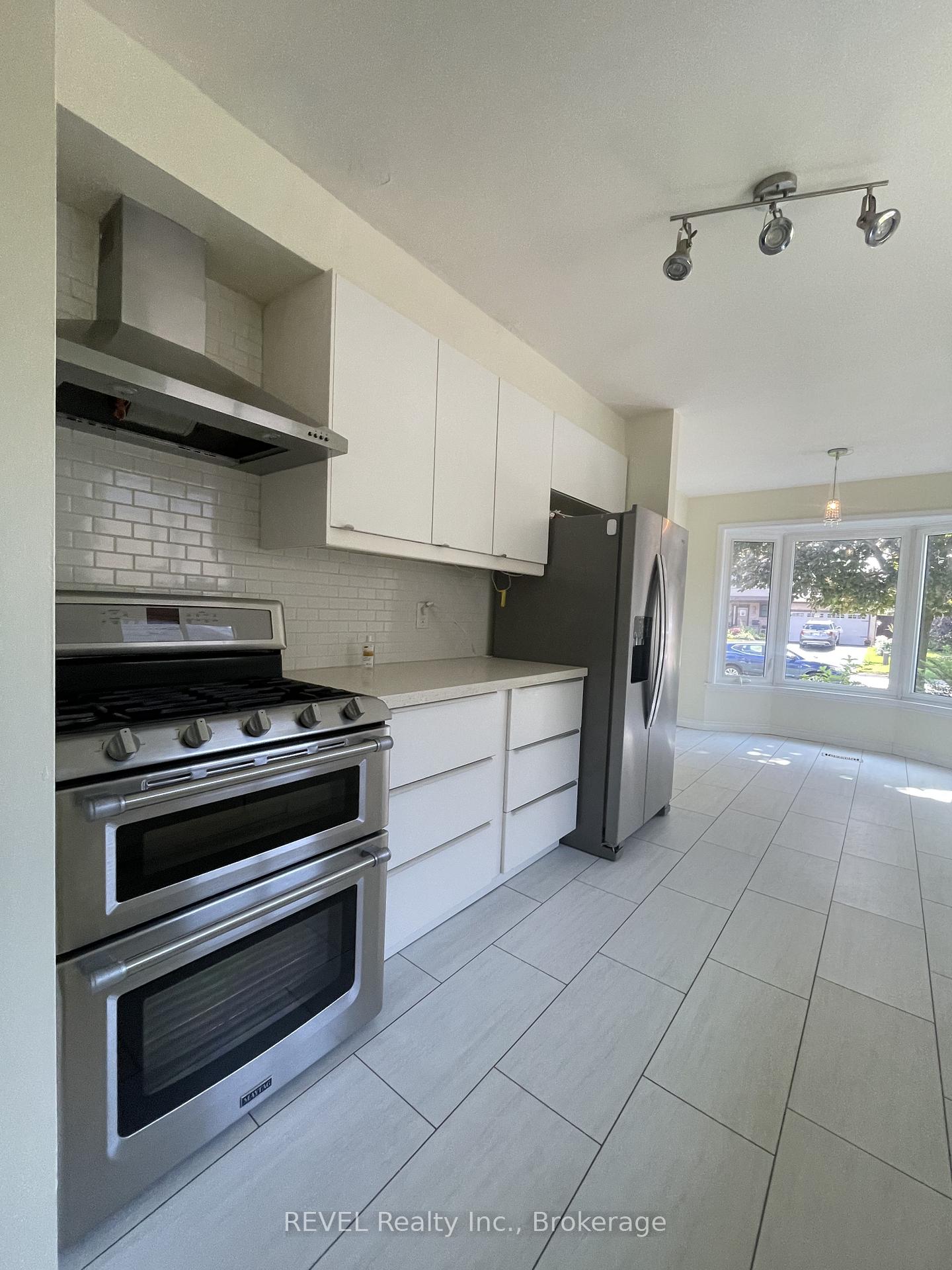 Photo 7 of 24 Rembrandt Drive, Grimsby, Grimsby Beach — HOMEH