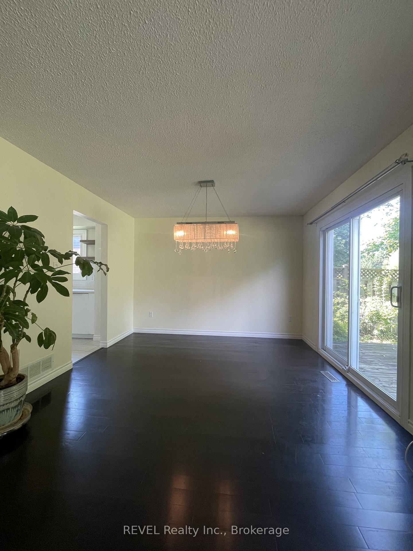 Photo 8 of 24 Rembrandt Drive, Grimsby, Grimsby Beach — HOMEH