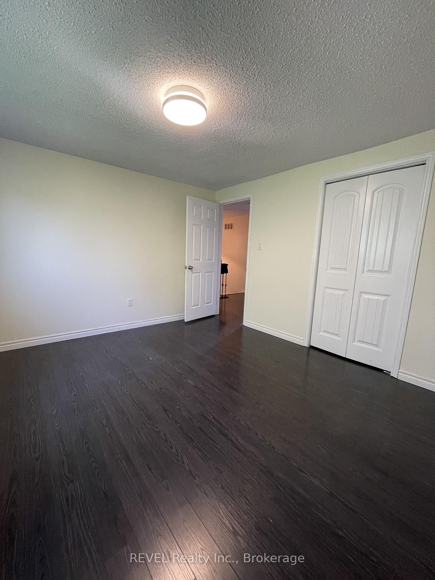 Photo 11 of 24 Rembrandt Drive, Grimsby, Grimsby Beach — HOMEH
