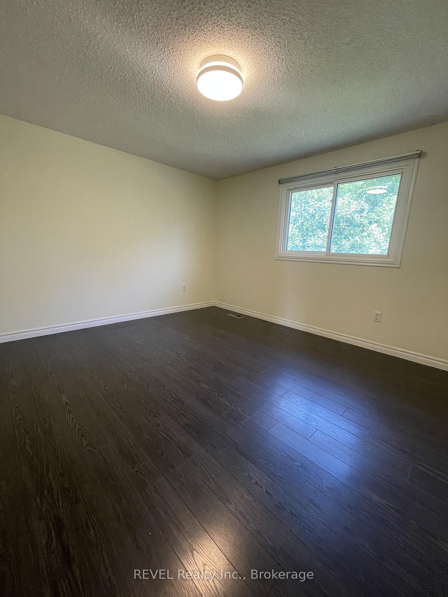 Photo 12 of 24 Rembrandt Drive, Grimsby, Grimsby Beach — HOMEH