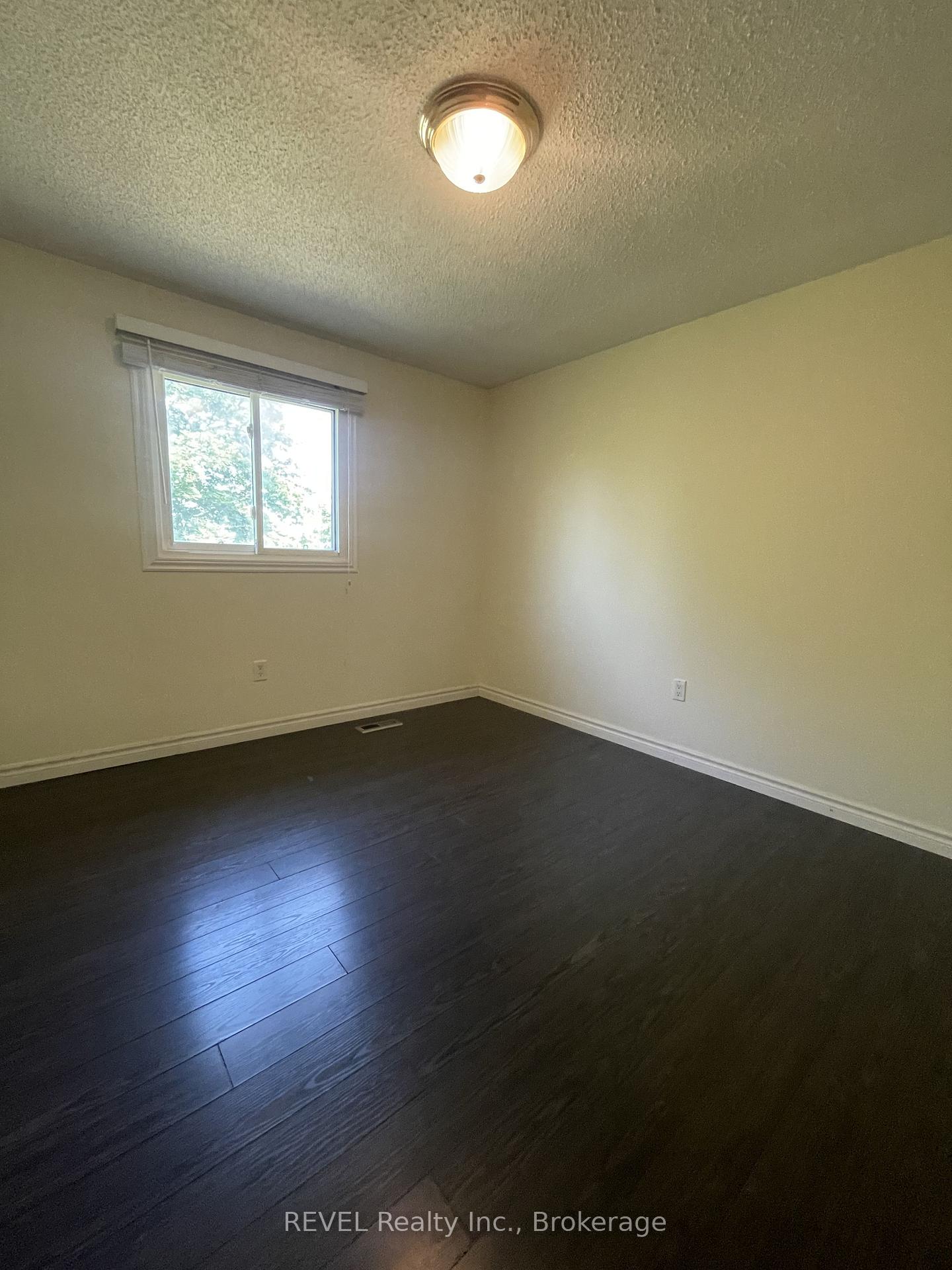 Photo 14 of 24 Rembrandt Drive, Grimsby, Grimsby Beach — HOMEH