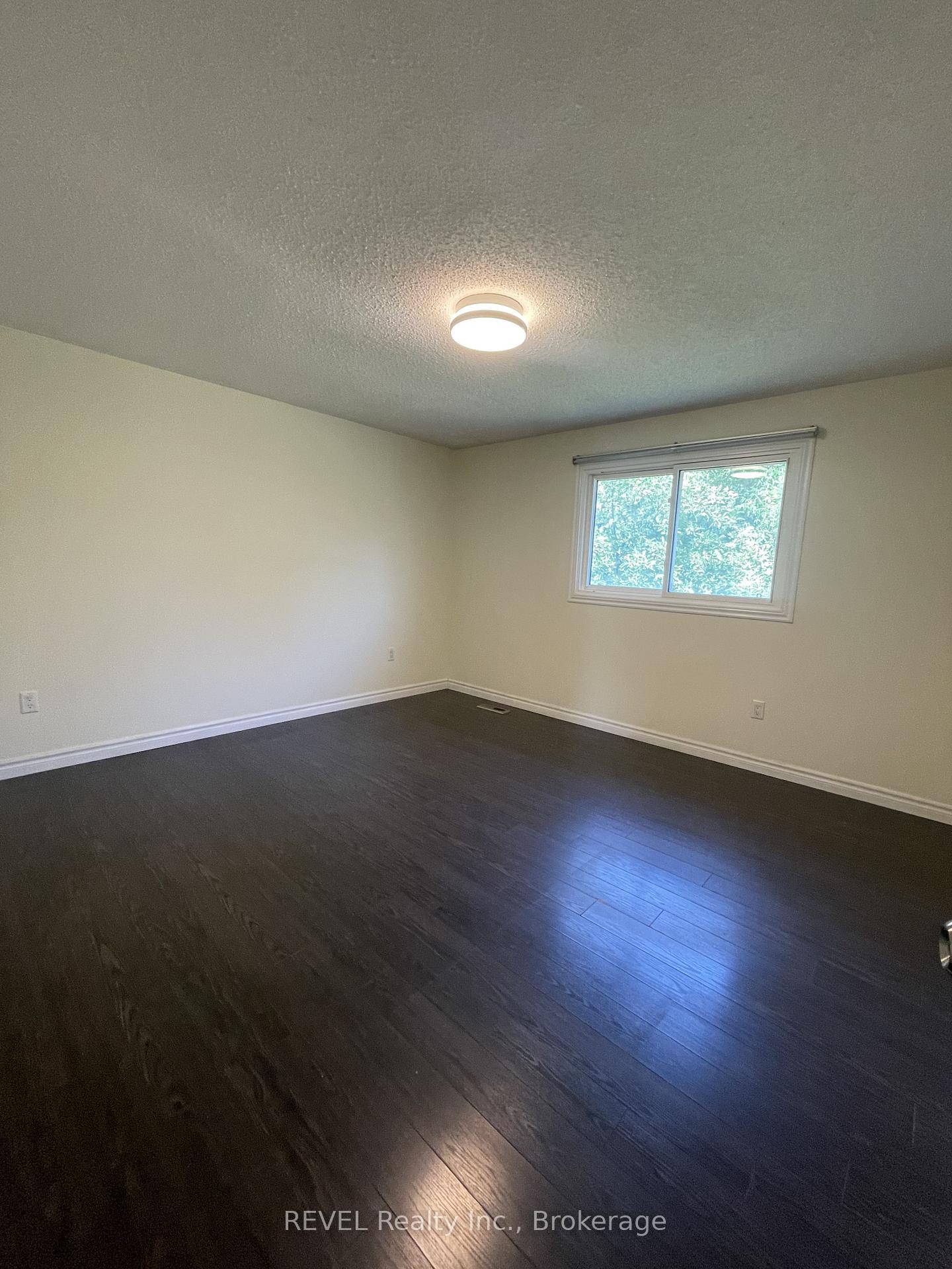 Photo 15 of 24 Rembrandt Drive, Grimsby, Grimsby Beach — HOMEH