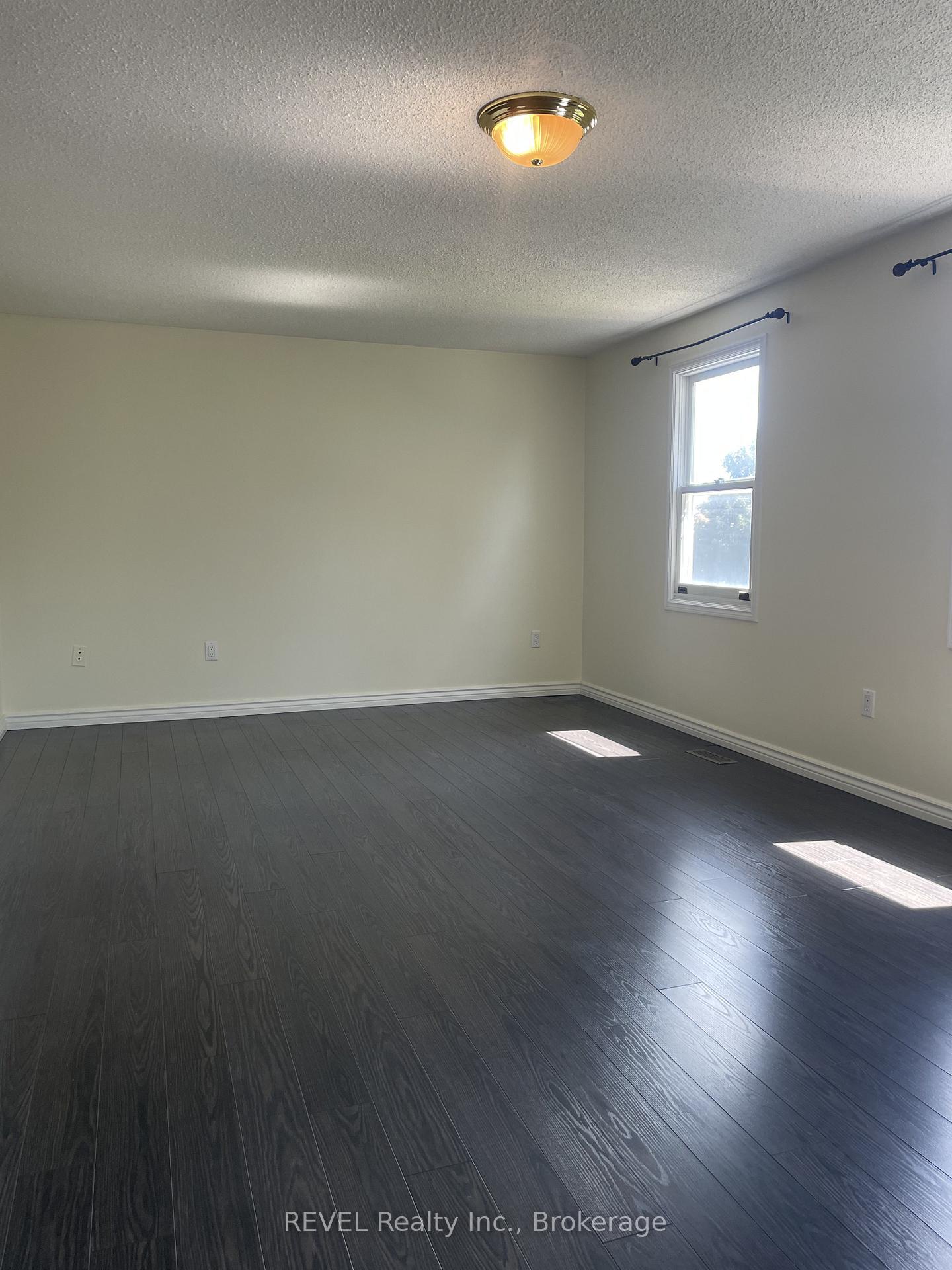 Photo 16 of 24 Rembrandt Drive, Grimsby, Grimsby Beach — HOMEH