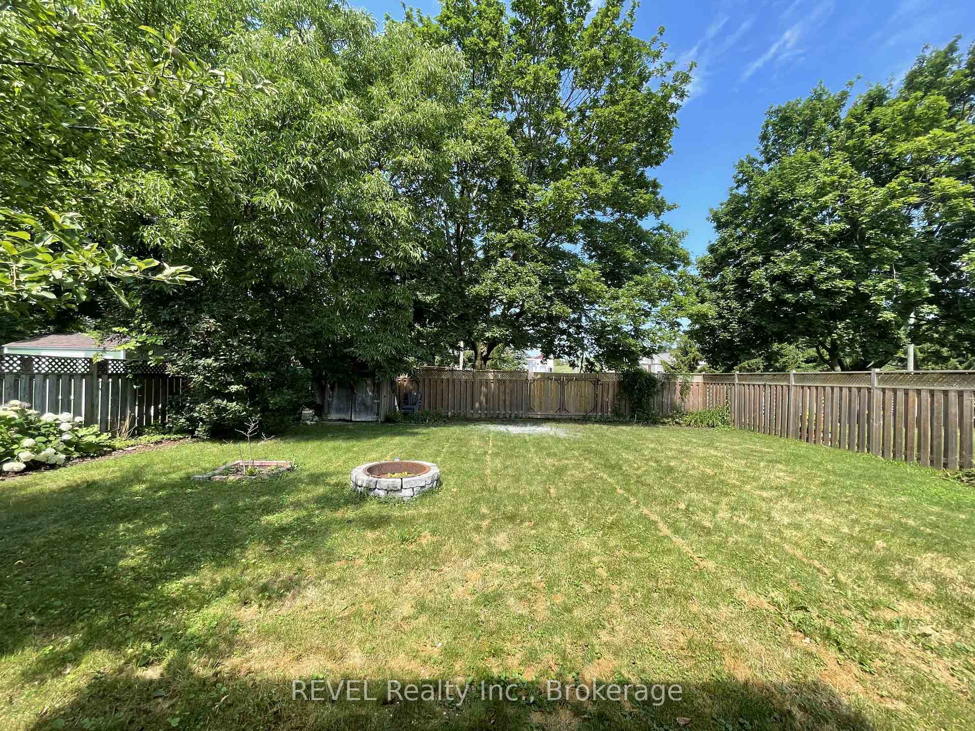 Photo 30 of 24 Rembrandt Drive, Grimsby, Grimsby Beach — HOMEH