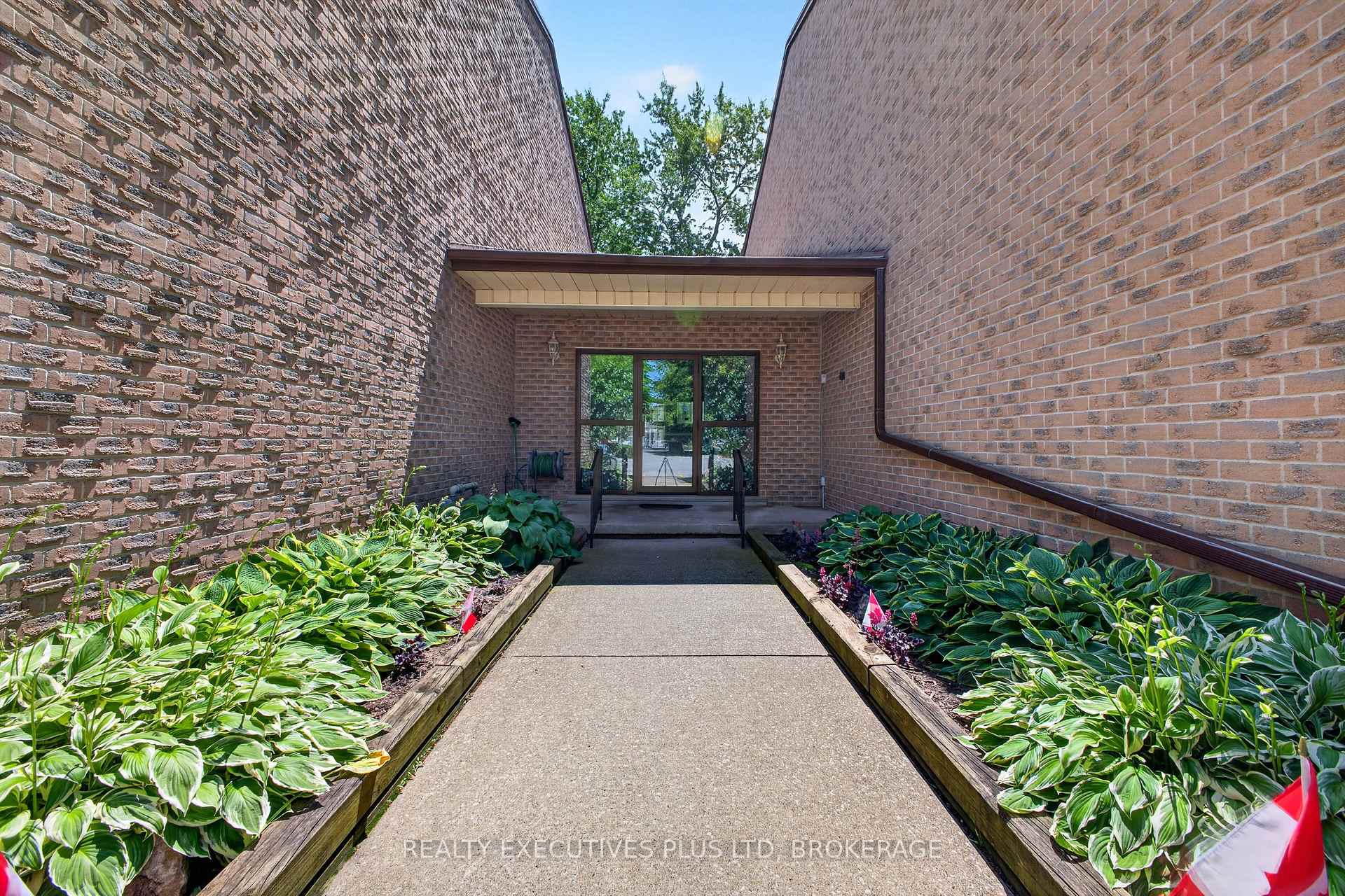 Photo 32 of Unit 6, 6044 Swayze Drive, Niagara Falls, Church's Lane — HOMEH