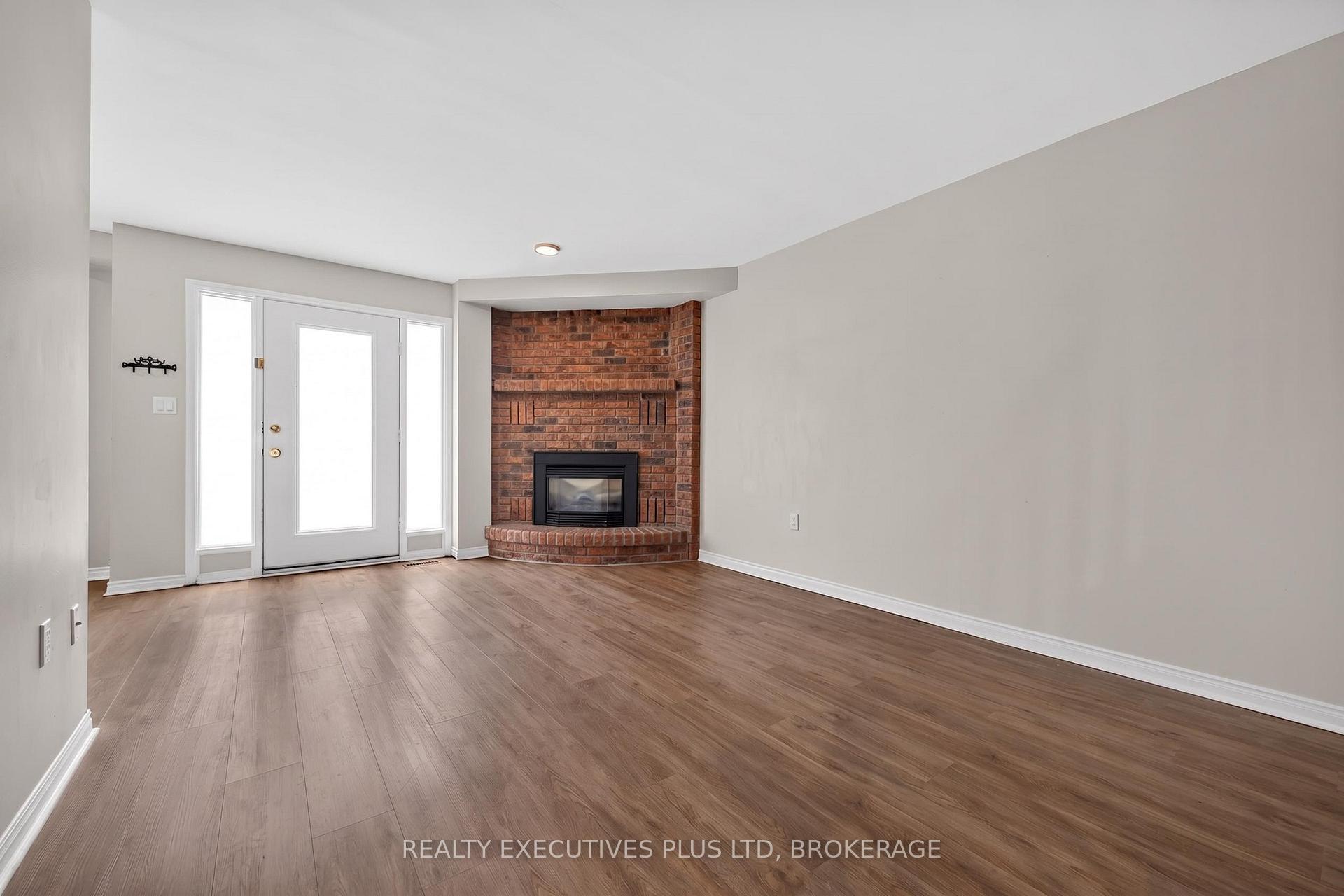 Photo 4 of Unit 6, 6044 Swayze Drive, Niagara Falls, Church's Lane — HOMEH