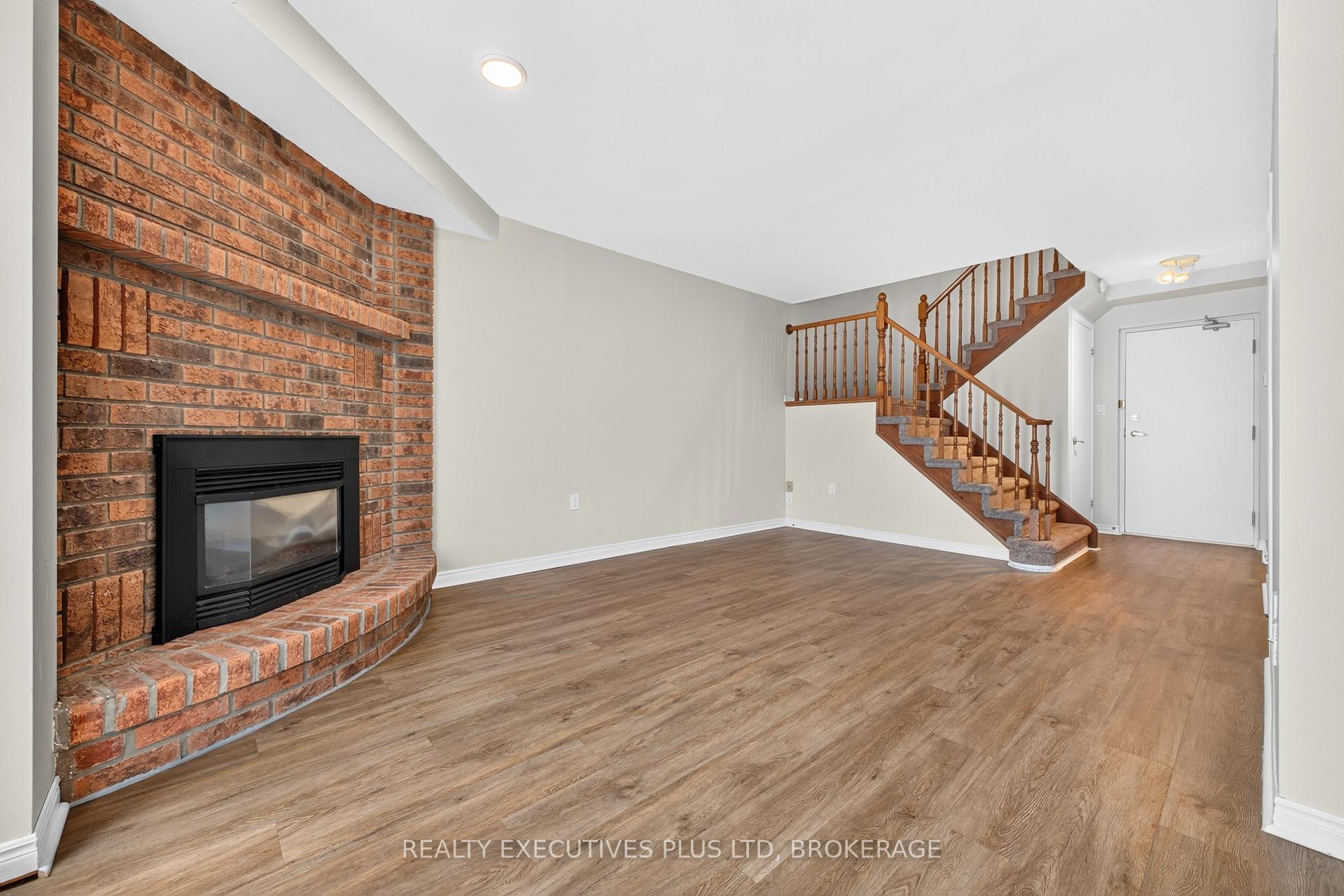 Photo 5 of Unit 6, 6044 Swayze Drive, Niagara Falls, Church's Lane — HOMEH