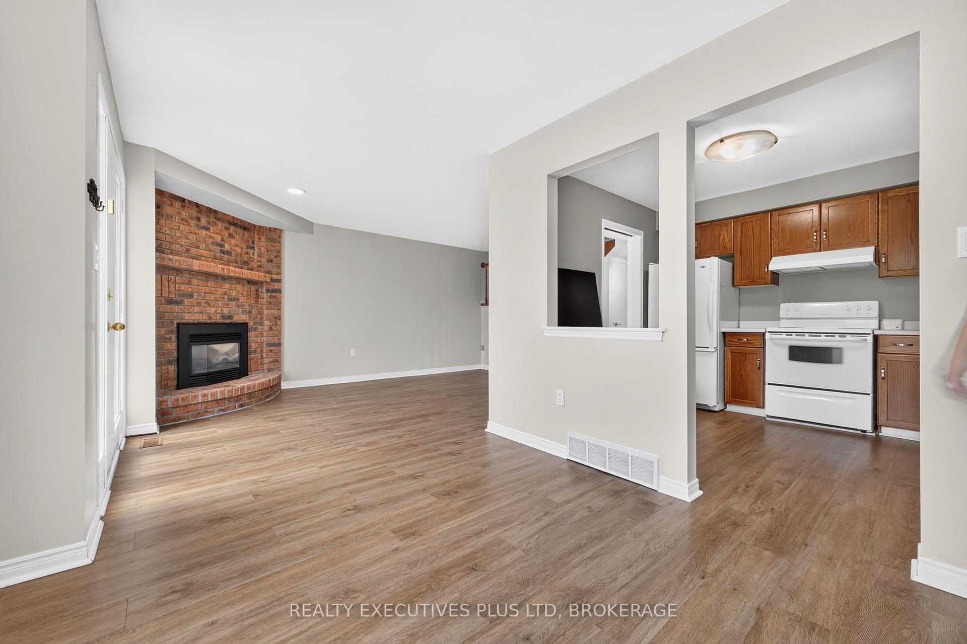 Photo 6 of Unit 6, 6044 Swayze Drive, Niagara Falls, Church's Lane — HOMEH