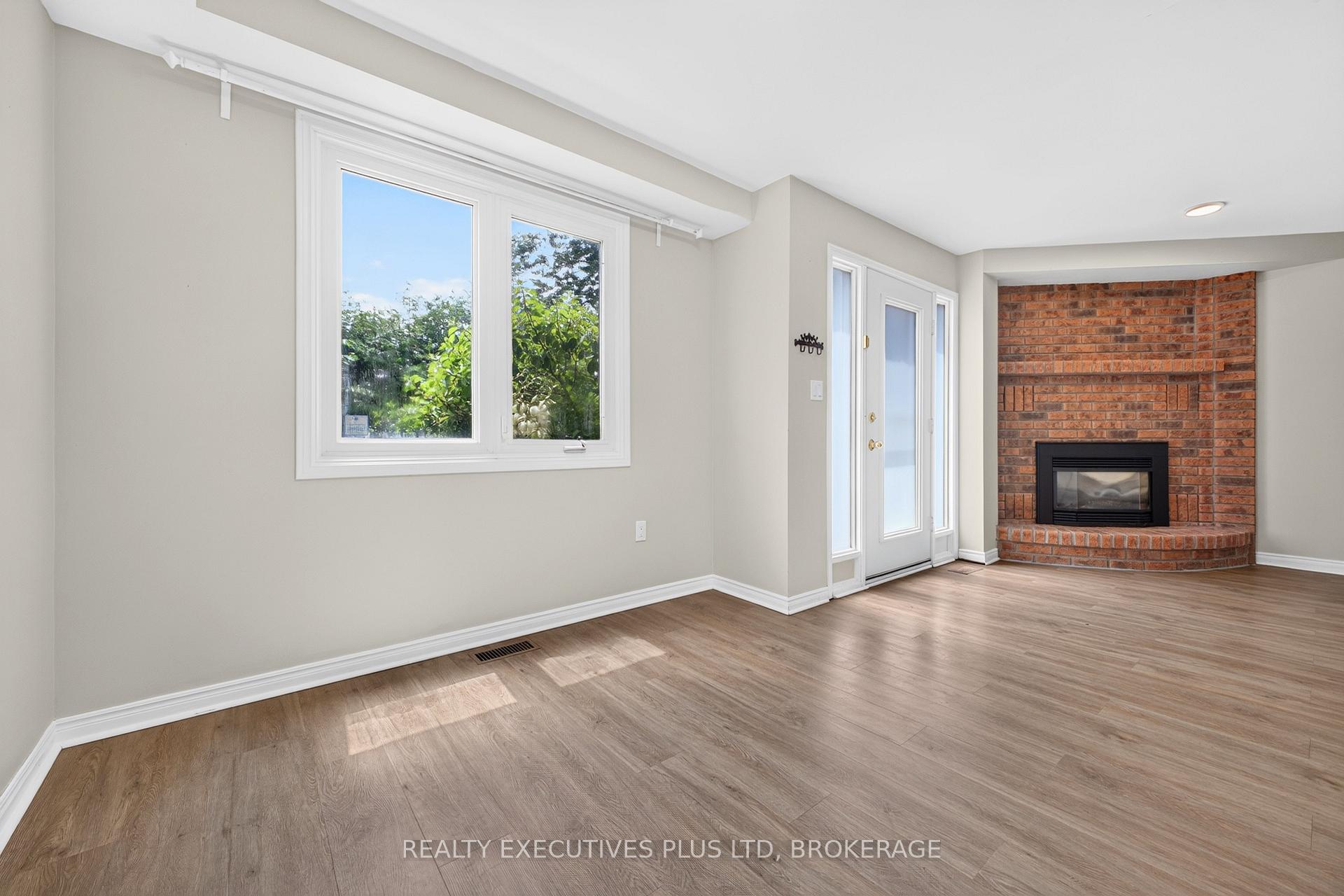 Photo 7 of Unit 6, 6044 Swayze Drive, Niagara Falls, Church's Lane — HOMEH