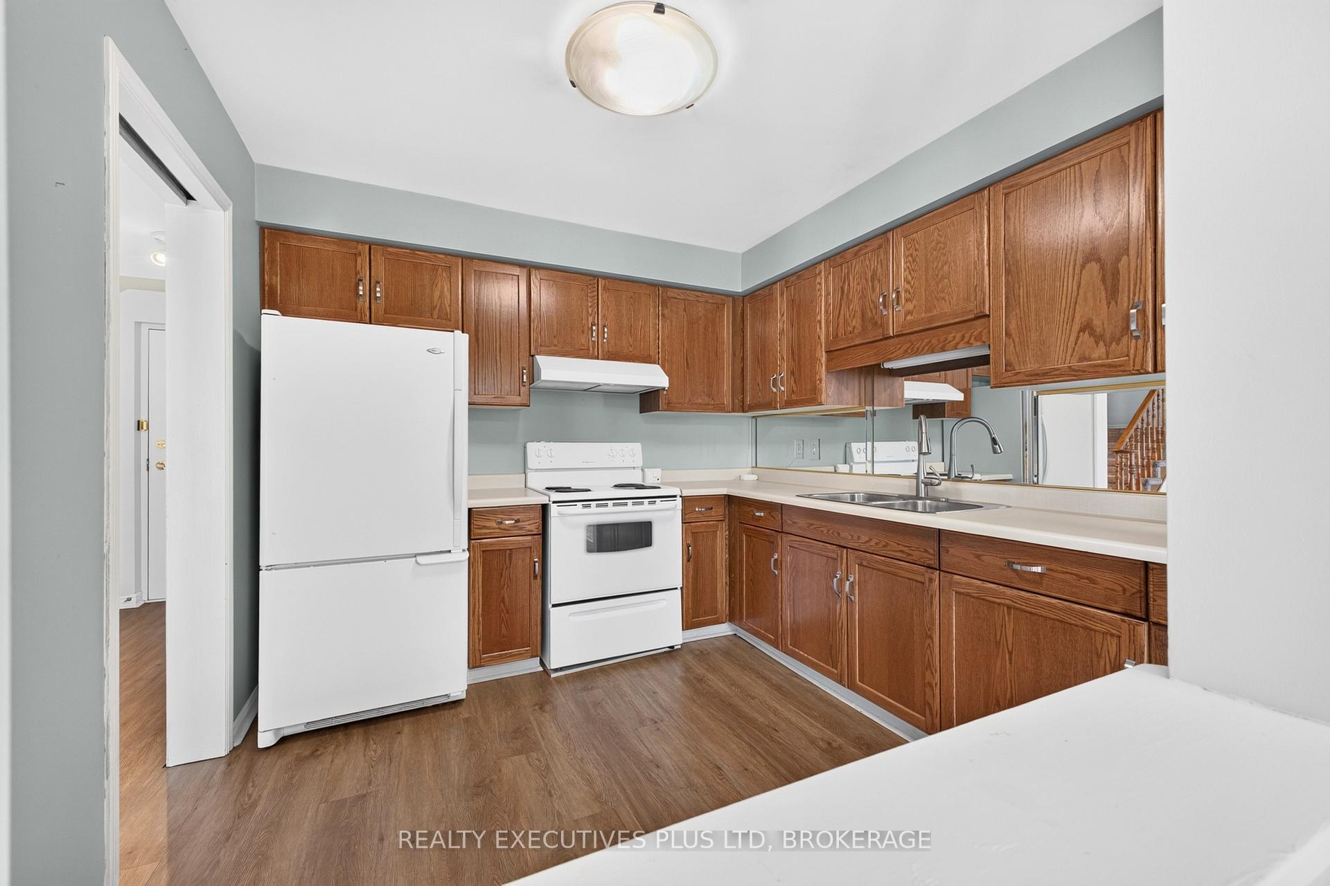 Photo 11 of Unit 6, 6044 Swayze Drive, Niagara Falls, Church's Lane — HOMEH