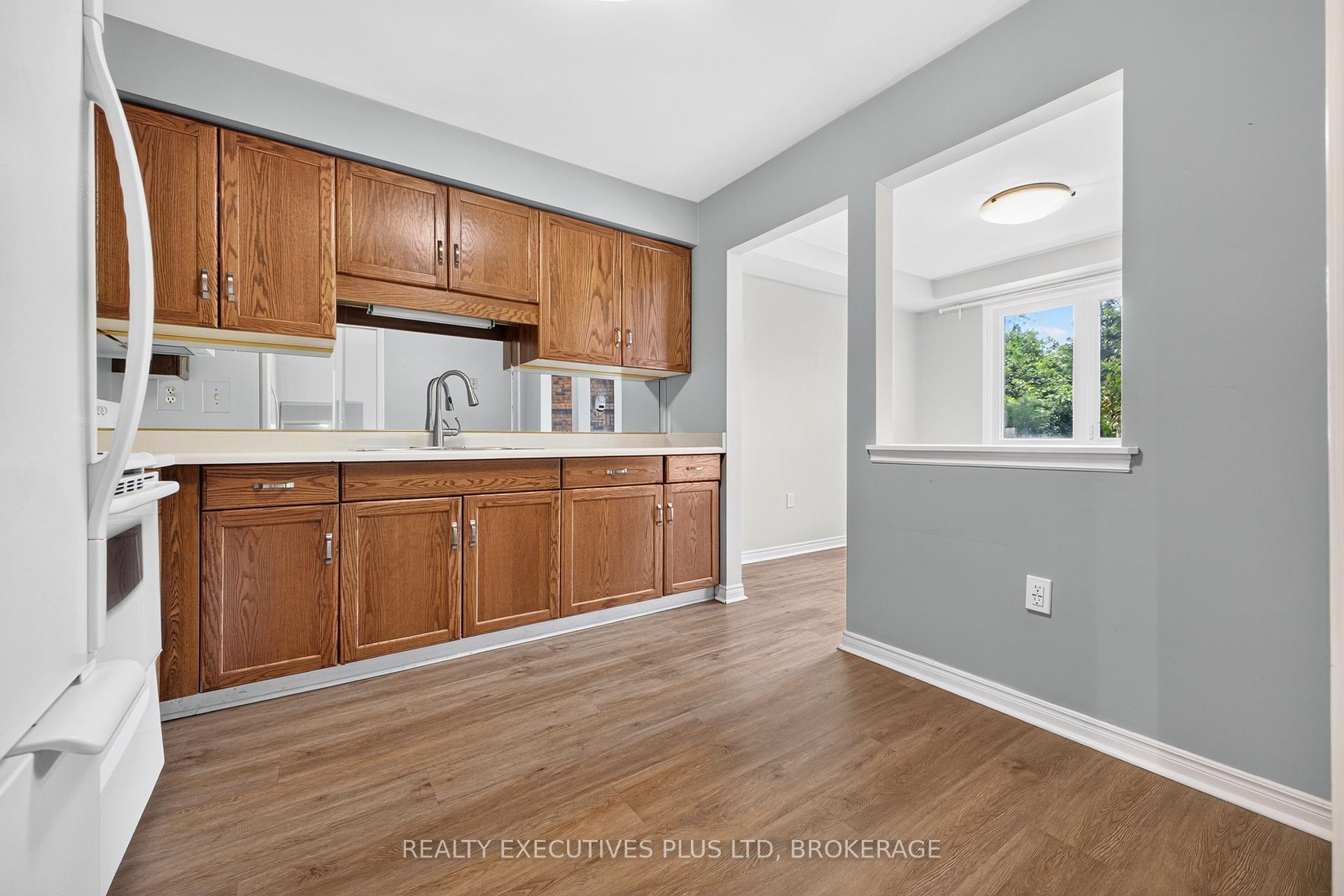 Photo 12 of Unit 6, 6044 Swayze Drive, Niagara Falls, Church's Lane — HOMEH
