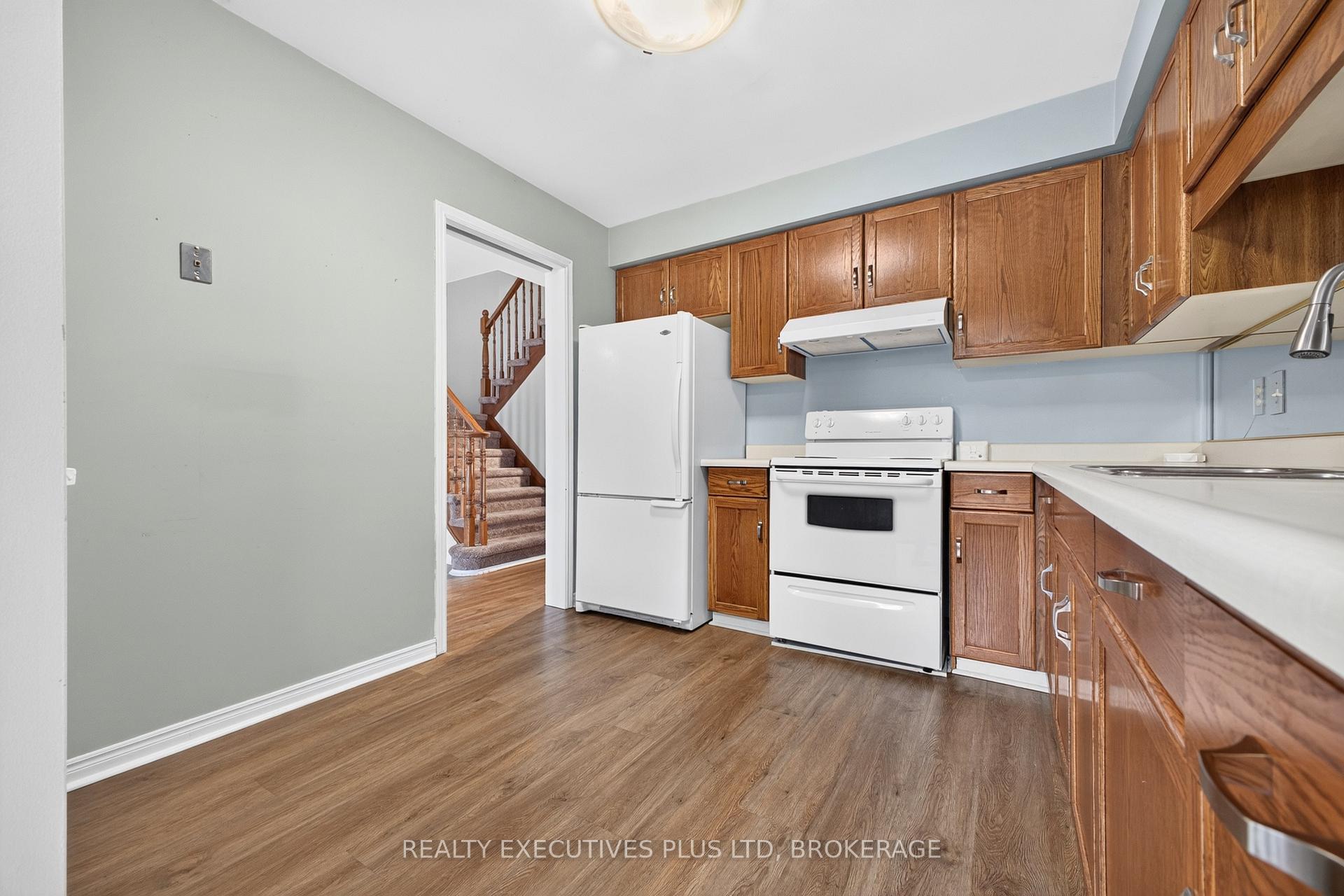 Photo 13 of Unit 6, 6044 Swayze Drive, Niagara Falls, Church's Lane — HOMEH