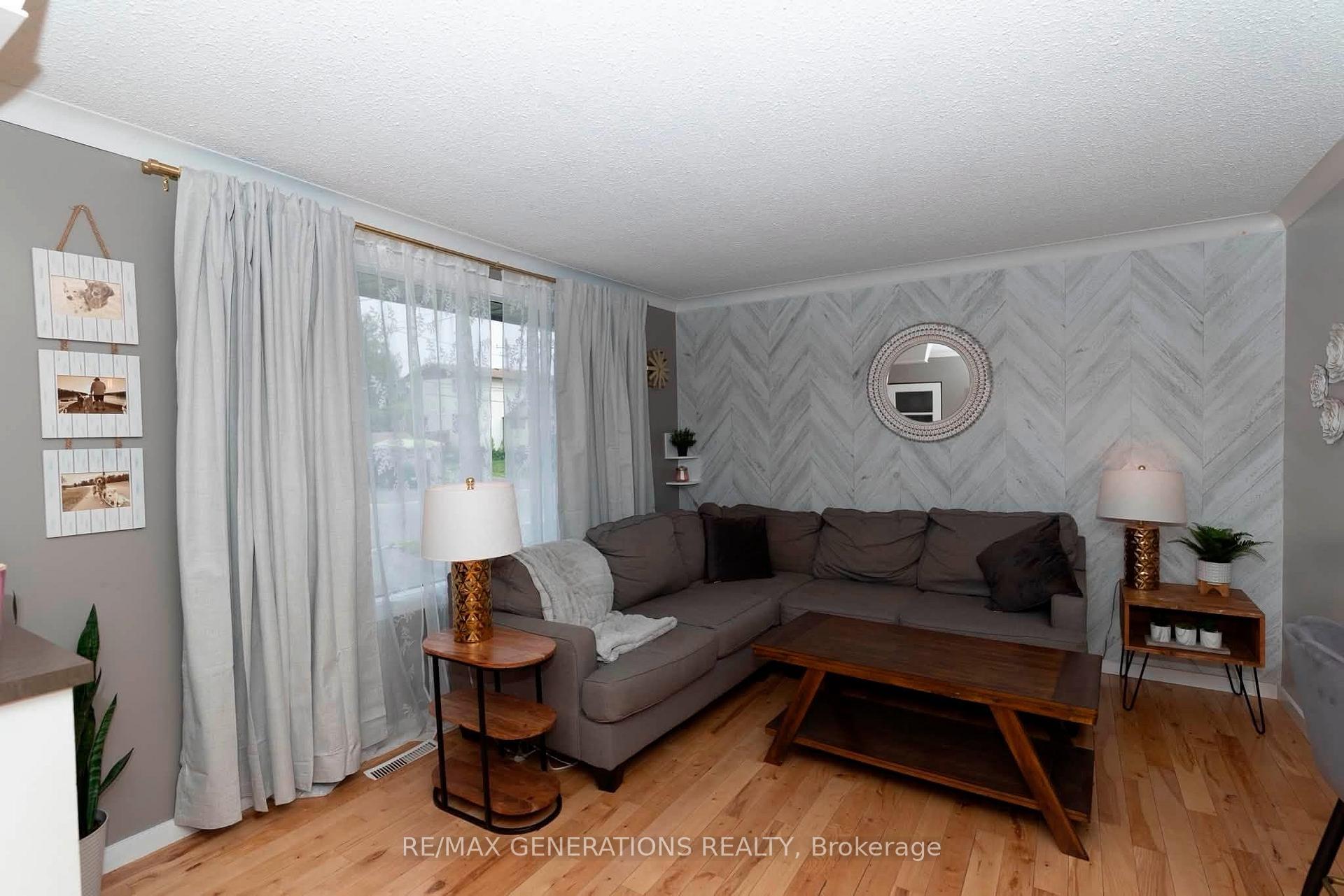 Photo 2 of 473 Tupper Street, Thunder Bay, College Heights — HOMEH
