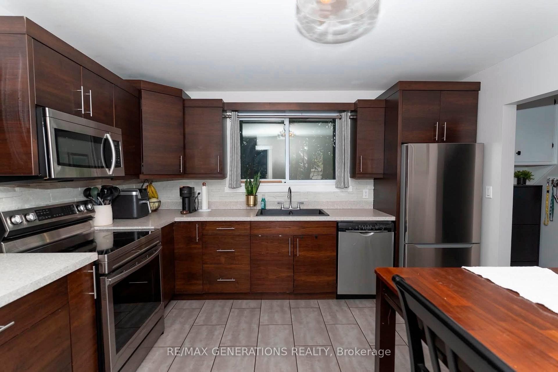 Photo 10 of 473 Tupper Street, Thunder Bay, College Heights — HOMEH