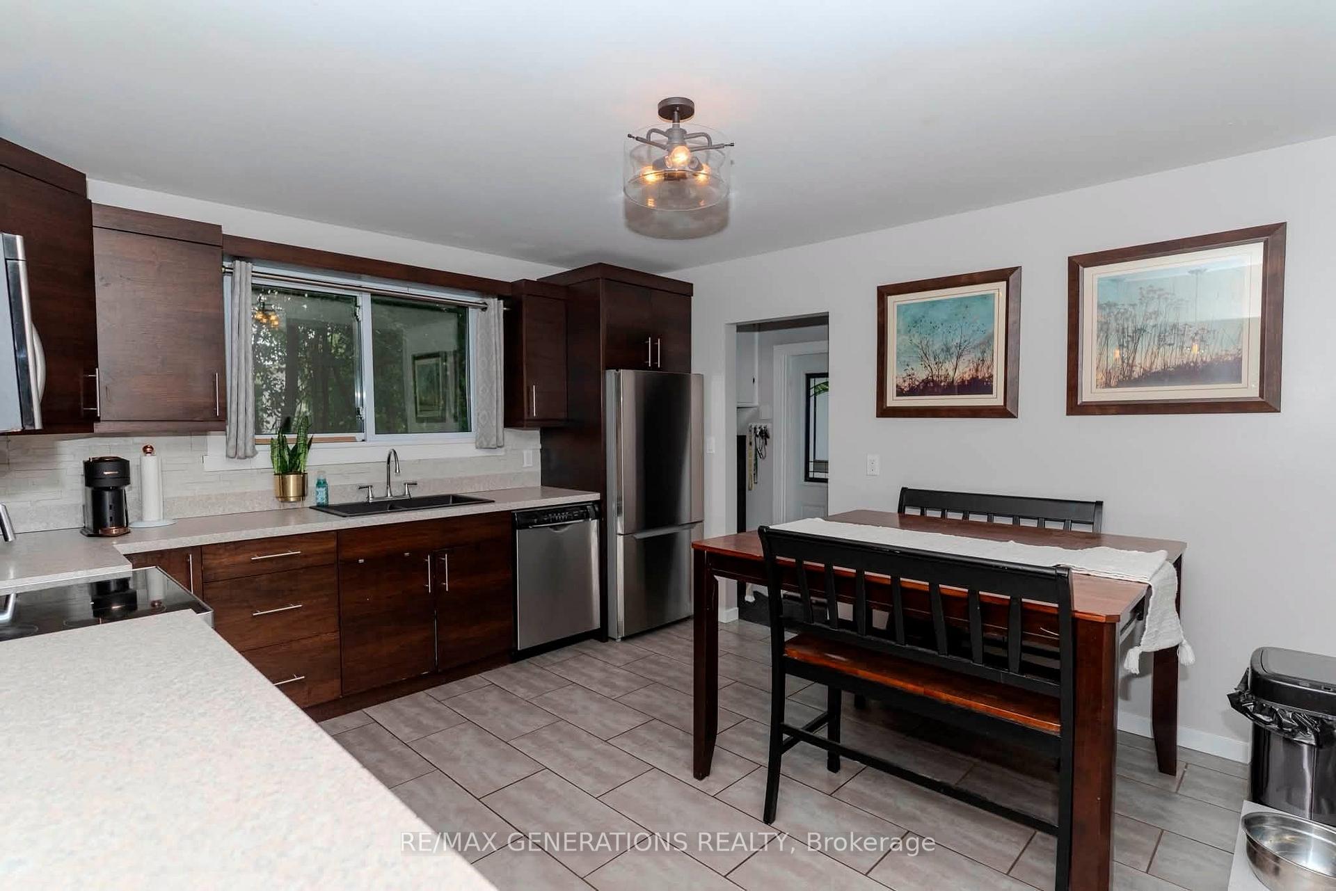 Photo 11 of 473 Tupper Street, Thunder Bay, College Heights — HOMEH