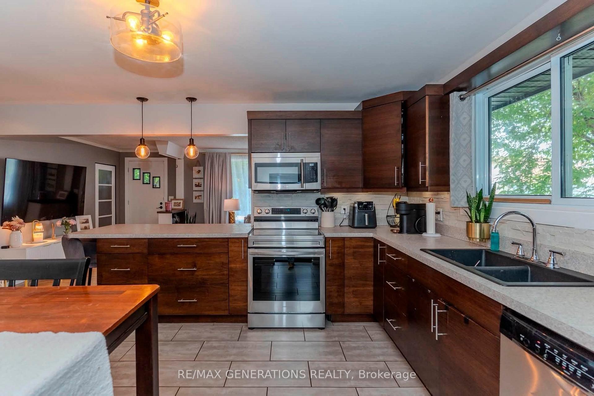 Photo 12 of 473 Tupper Street, Thunder Bay, College Heights — HOMEH