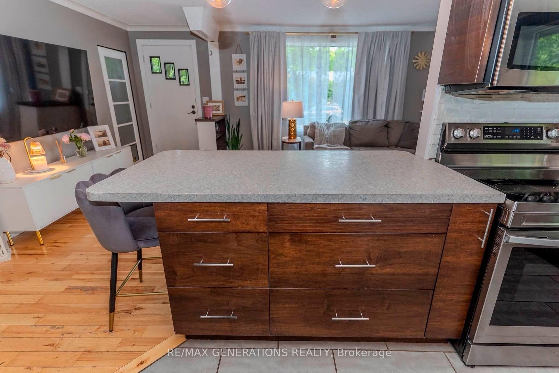 Photo 17 of 473 Tupper Street, Thunder Bay, College Heights — HOMEH