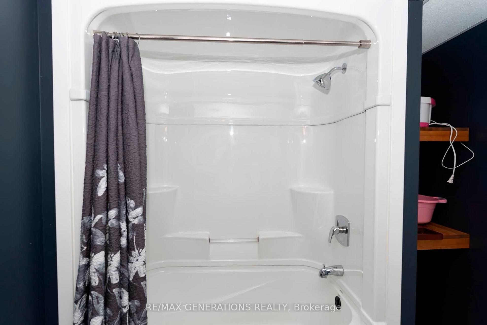 Photo 23 of 473 Tupper Street, Thunder Bay, College Heights — HOMEH