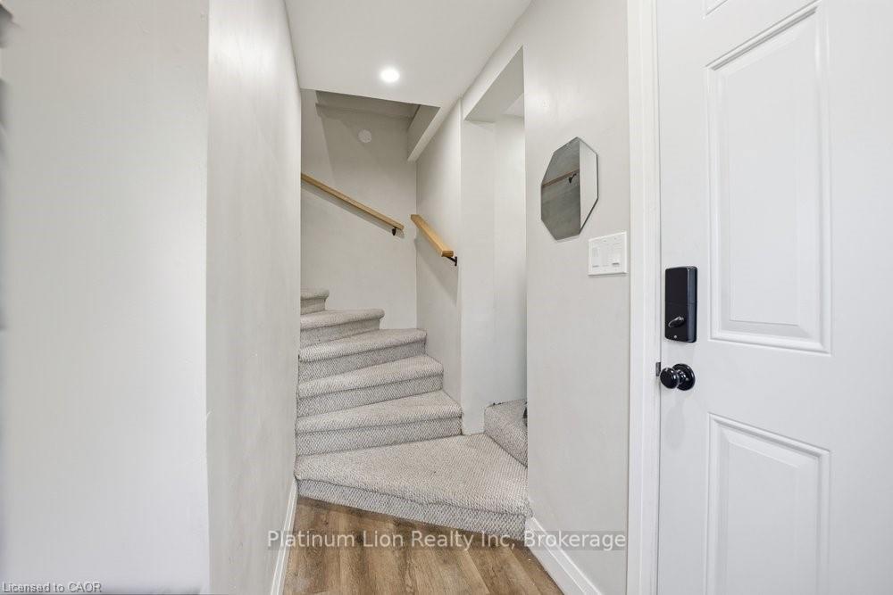 Photo 2 of Unit 2, 773 Lawrence Road, Hamilton, Bartonville — HOMEH