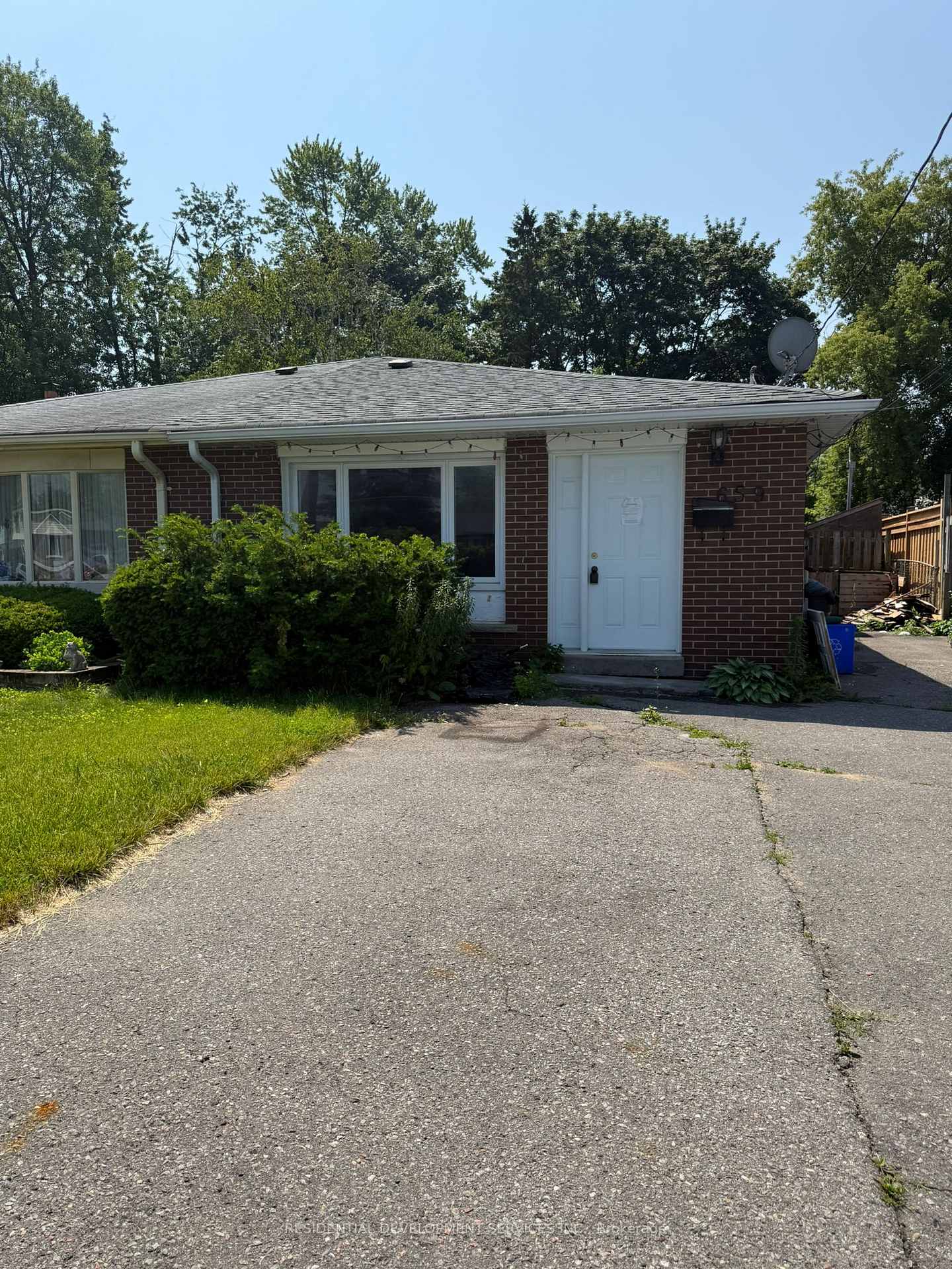 Photo 1 of 659 Gibb Street, Oshawa, Vanier — HOMEH