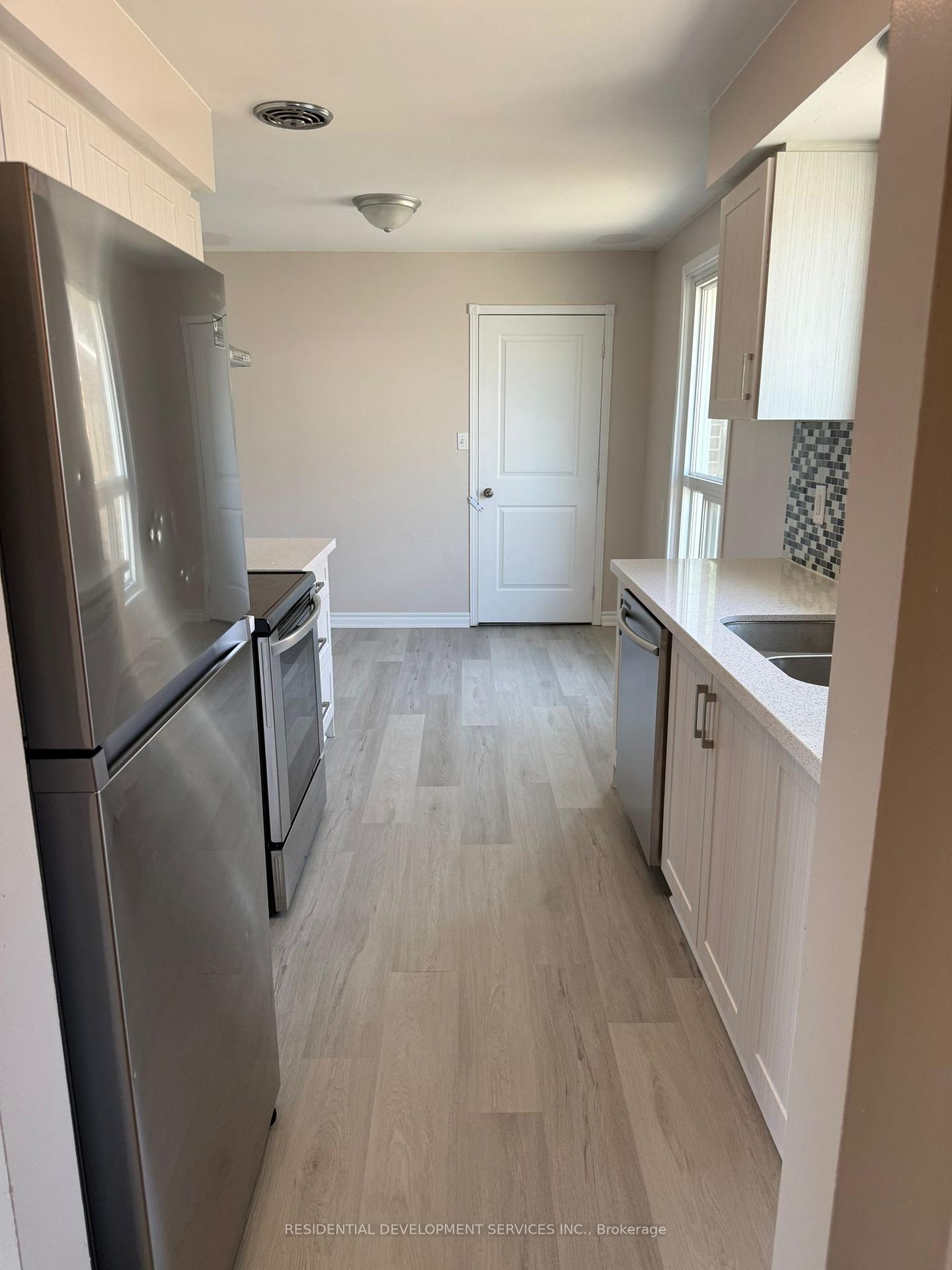 Photo 4 of 659 Gibb Street, Oshawa, Vanier — HOMEH