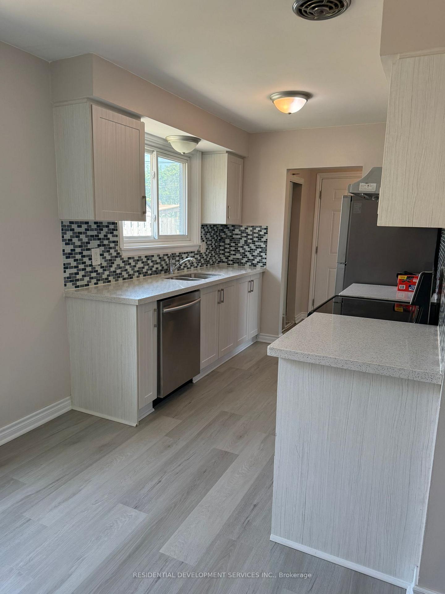 Photo 5 of 659 Gibb Street, Oshawa, Vanier — HOMEH