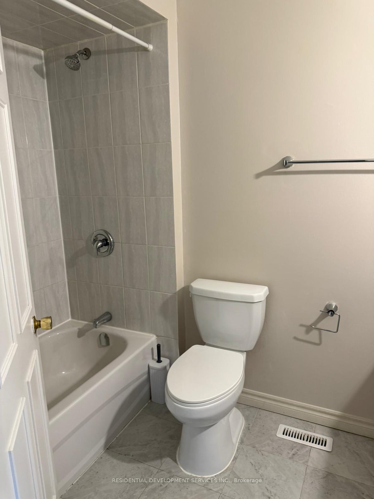 Photo 9 of 659 Gibb Street, Oshawa, Vanier — HOMEH