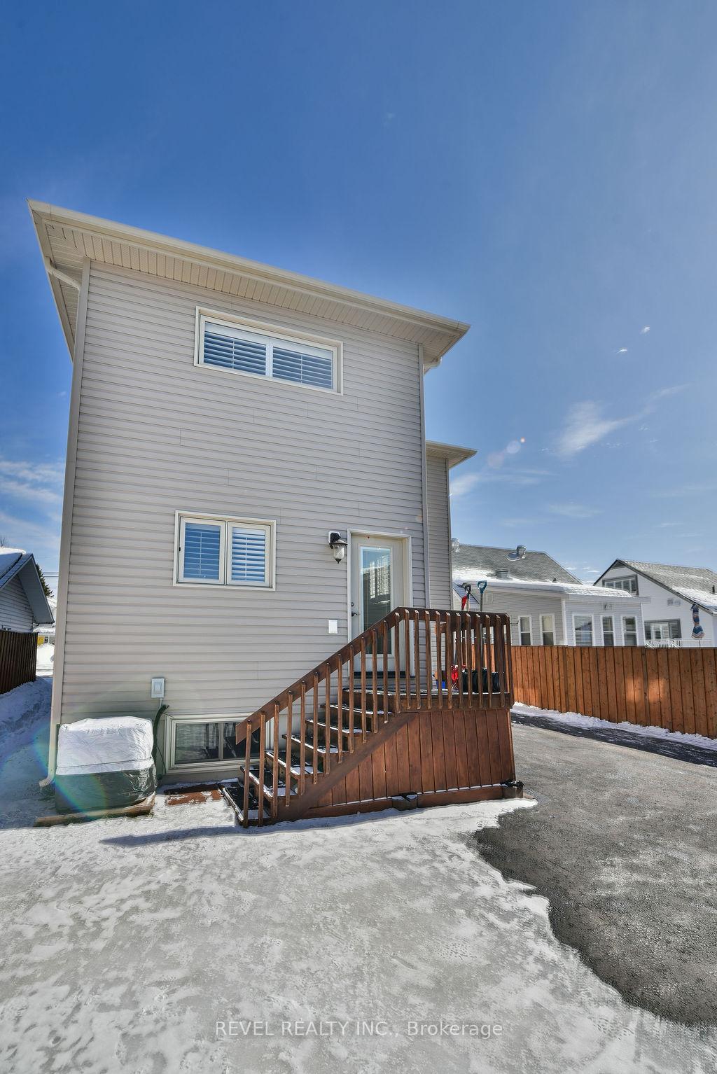 Photo 7 of 521 Pine Street N, Timmins, TNE - North — HOMEH