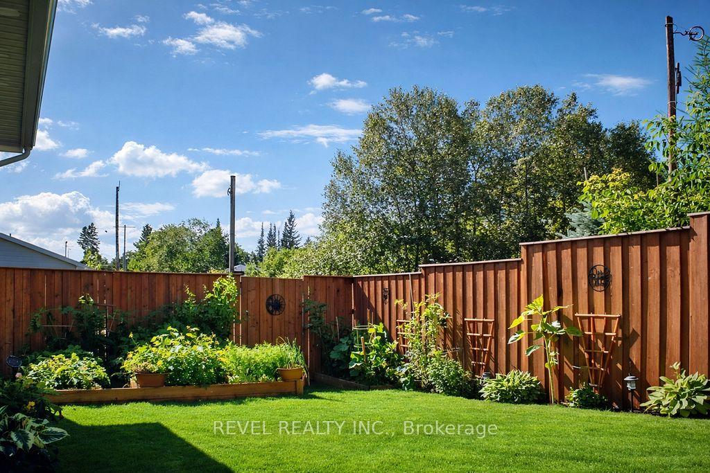 Photo 51 of 521 Pine Street N, Timmins, TNE - North — HOMEH
