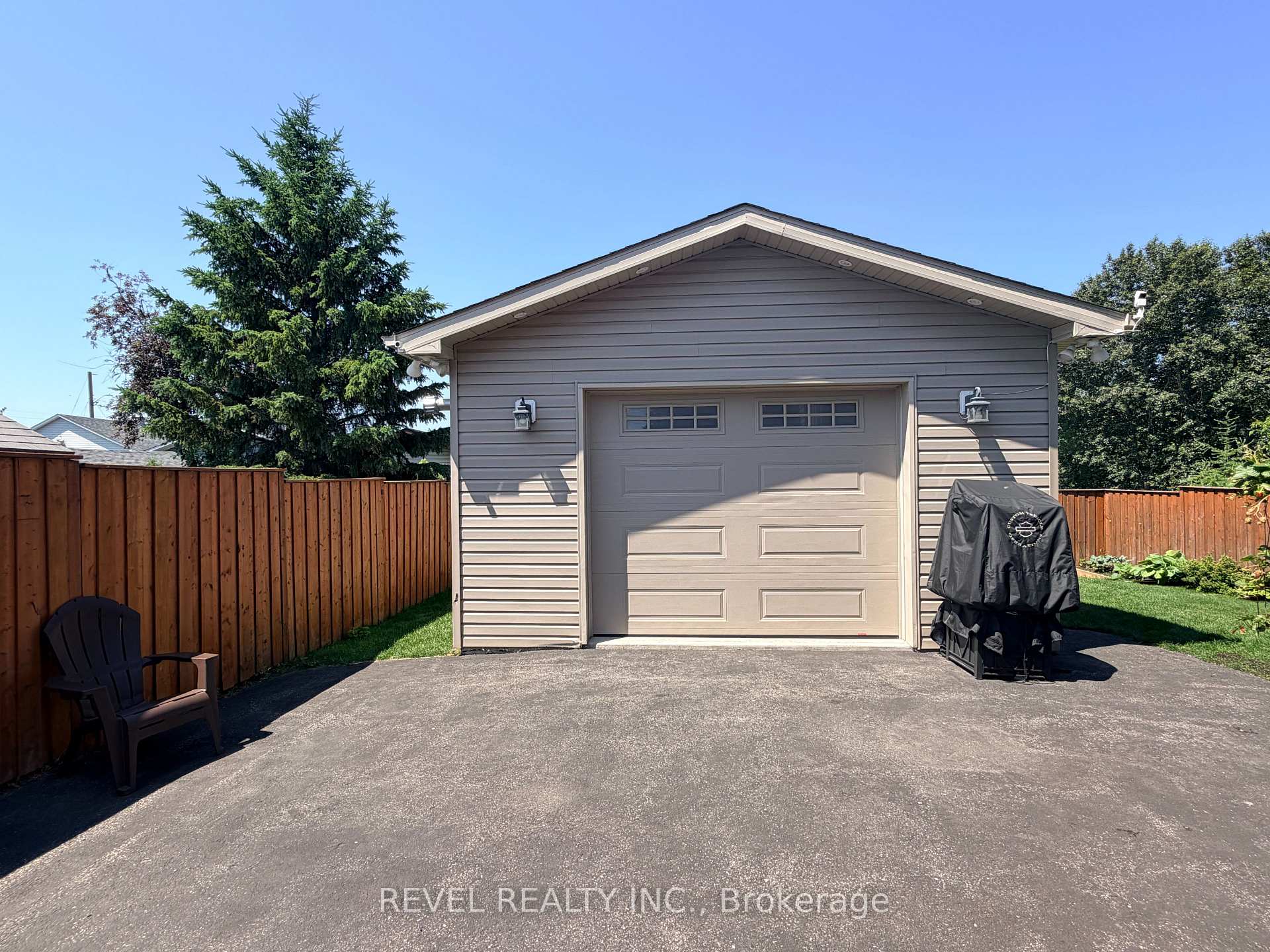 Photo 8 of 521 Pine Street N, Timmins, TNE - North — HOMEH