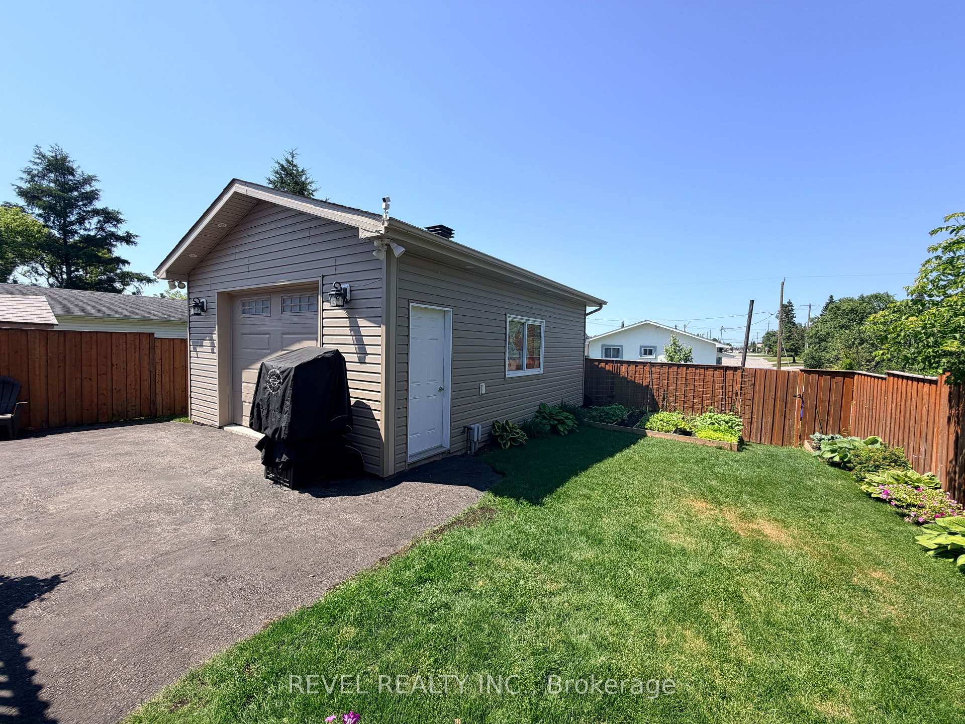 Photo 10 of 521 Pine Street N, Timmins, TNE - North — HOMEH