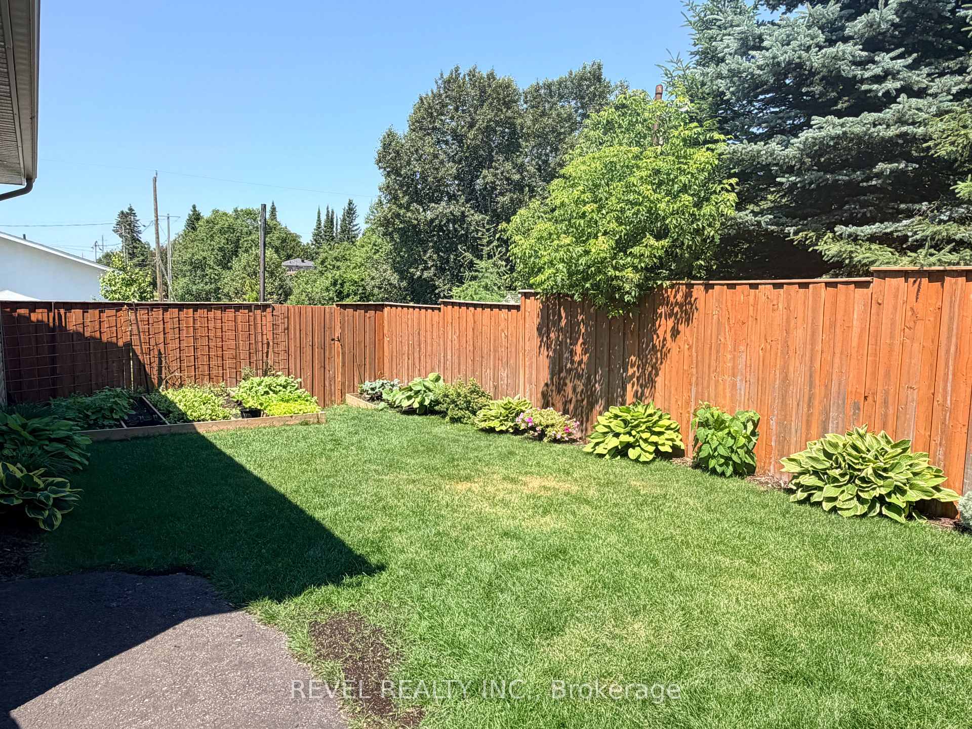 Photo 12 of 521 Pine Street N, Timmins, TNE - North — HOMEH