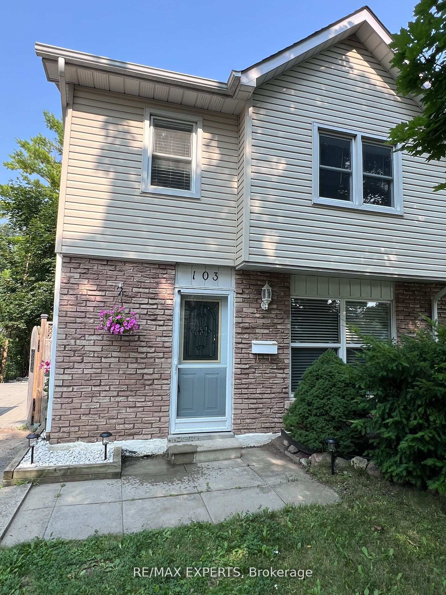 Photo 3 of 103 Guthrie Crescent, Whitby, Lynde Creek — HOMEH