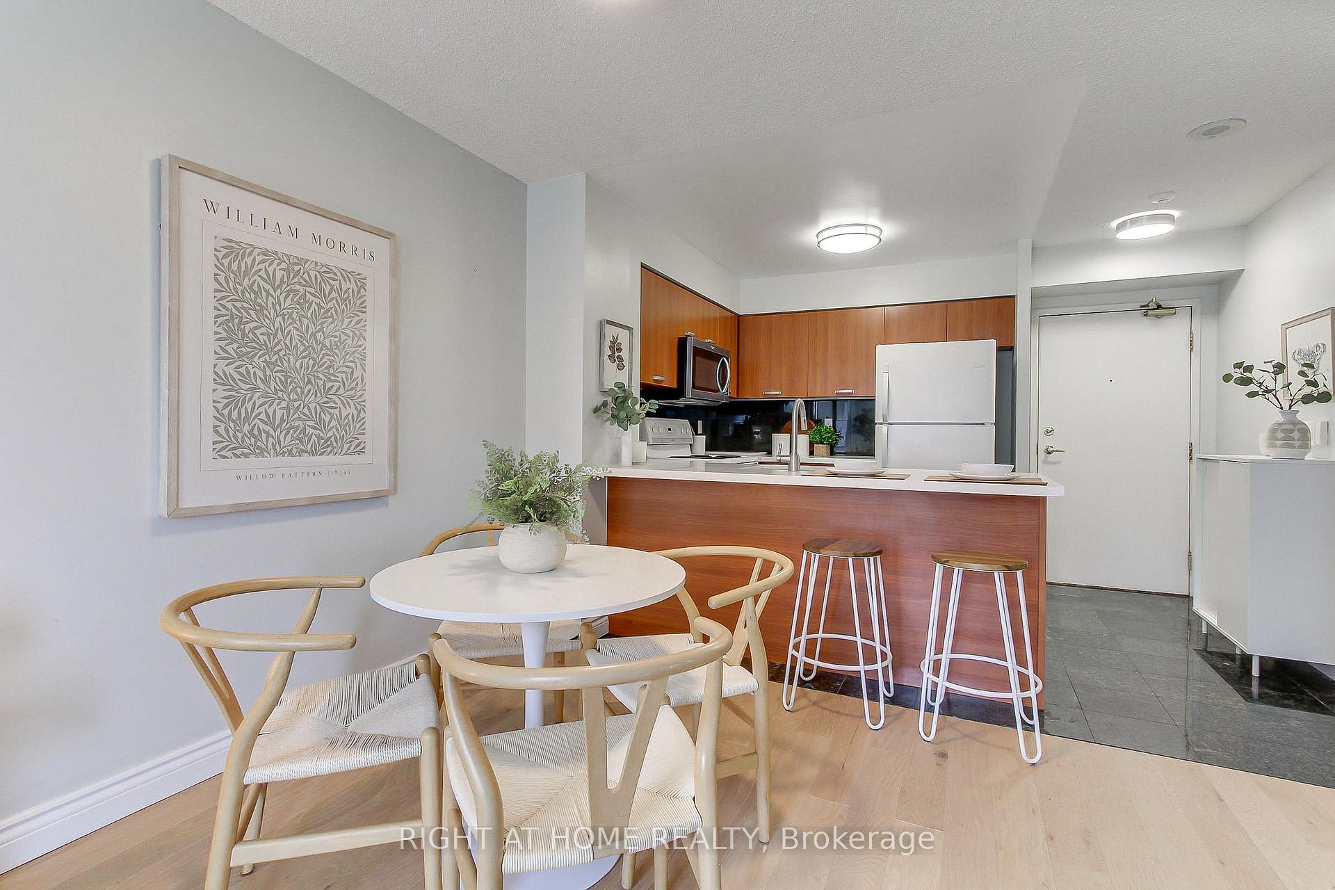 Photo 6 of Unit 907, 55 Harrison Garden Boulevard, North York, Willowdale East — HOMEH